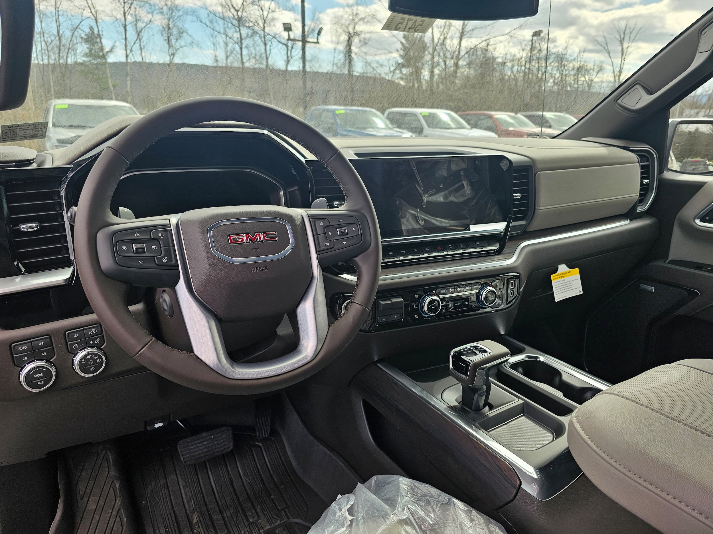 2026 GMC Sierra 1500 SLT - Photo 6