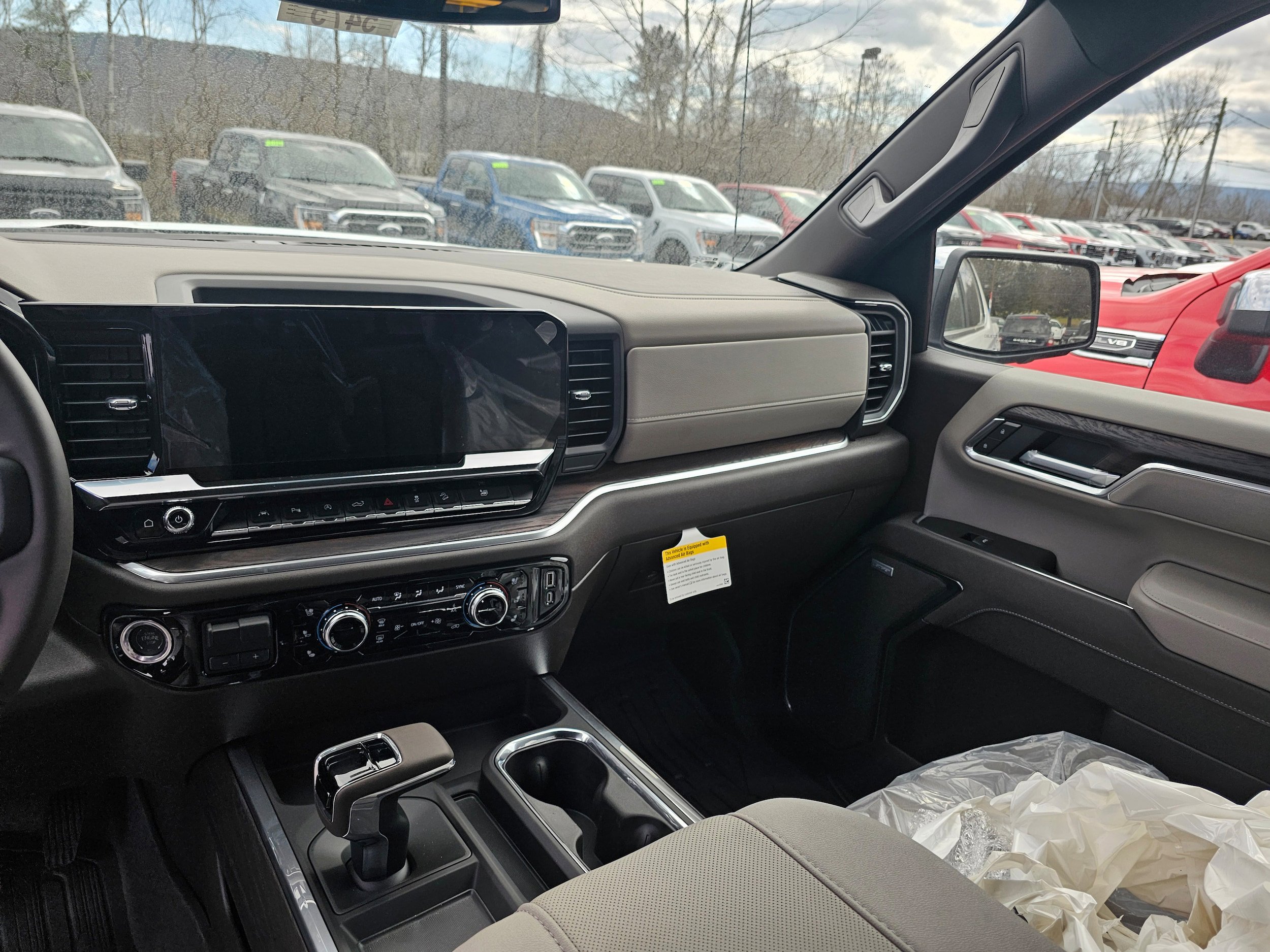 2026 GMC Sierra 1500 SLT - Photo 8