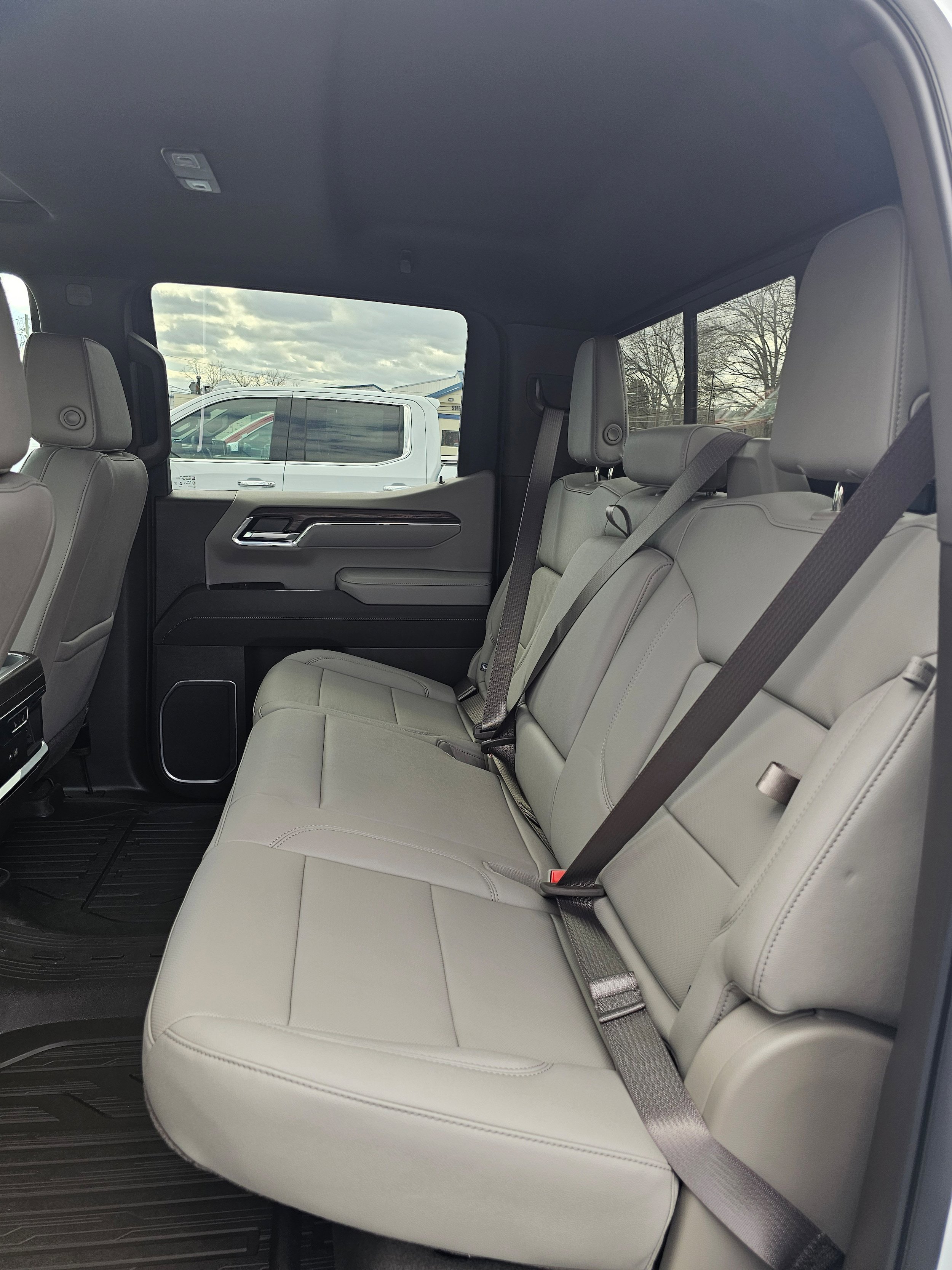 2026 GMC Sierra 1500 SLT - Photo 13