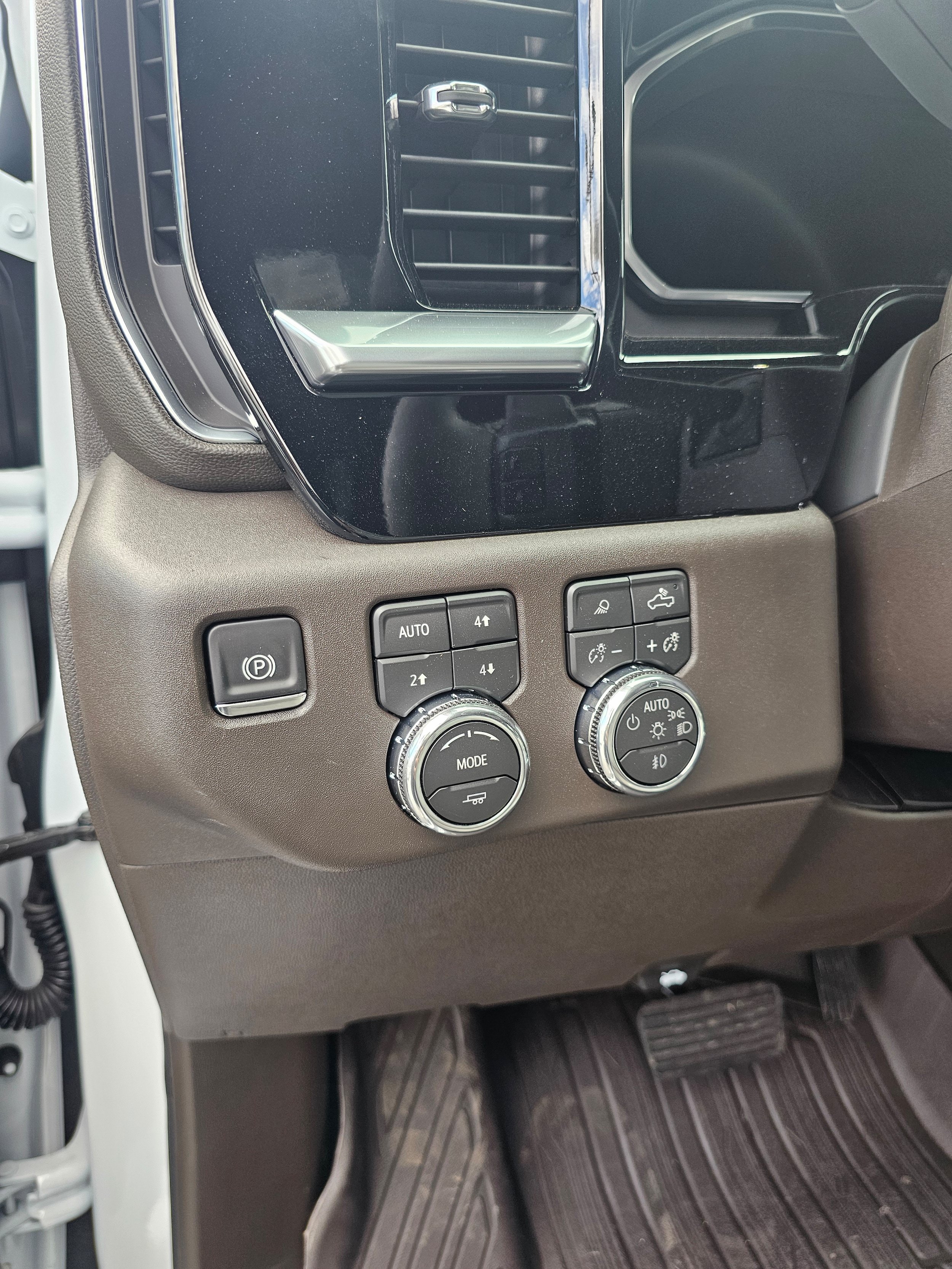 2026 GMC Sierra 1500 SLT - Photo 7