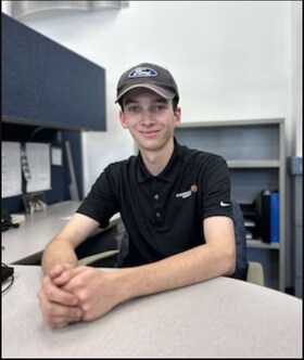 Staff member Sebastian from ID_23e861e5b68c