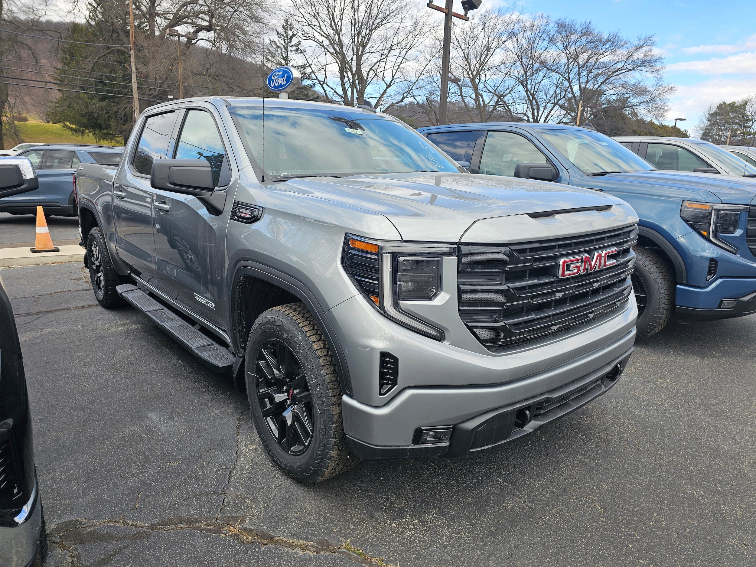 2026 GMC Sierra 4WD Crew Cab Short Box Elevation's photo