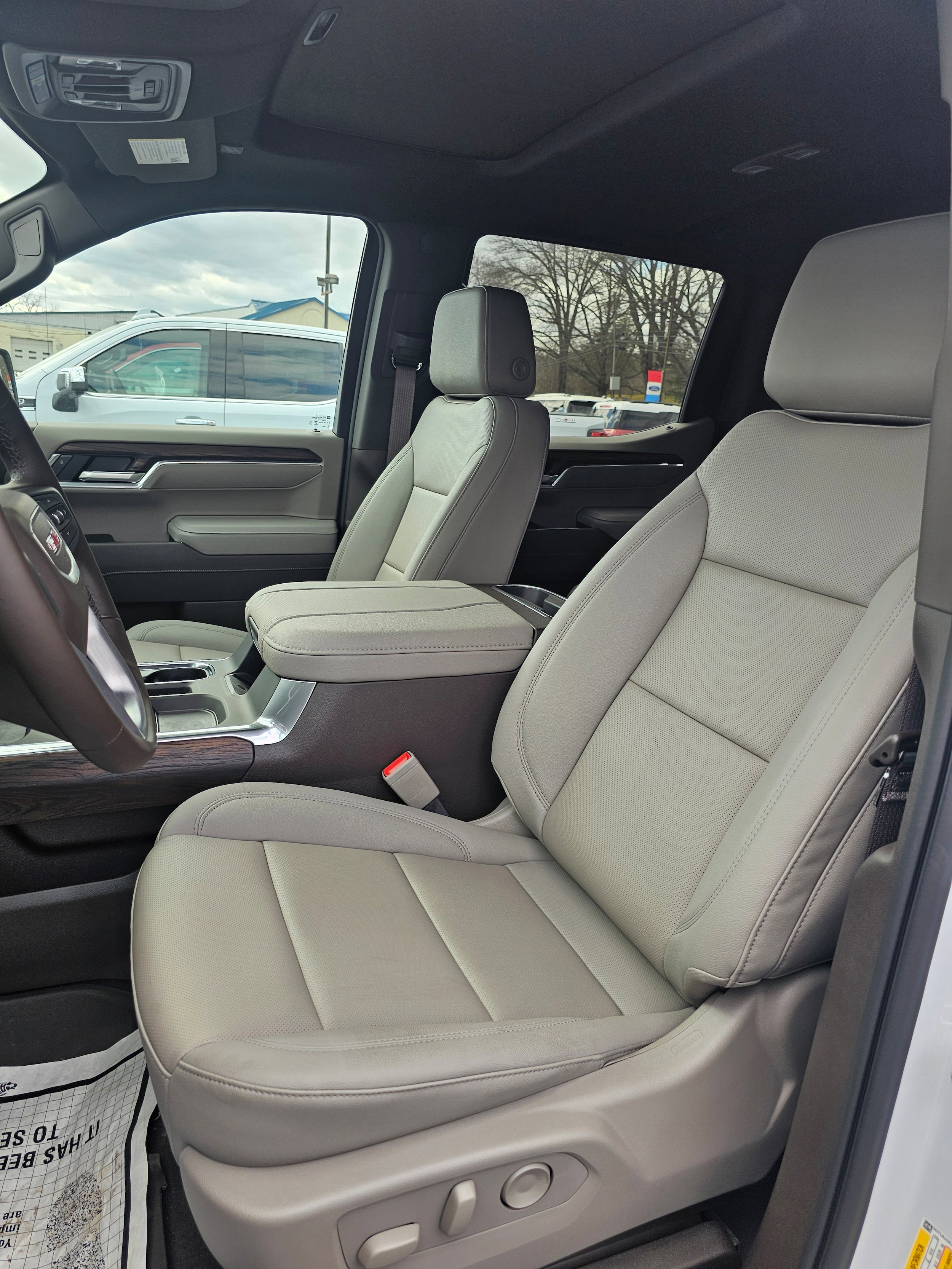 2026 GMC Sierra 1500 SLT - Photo 4