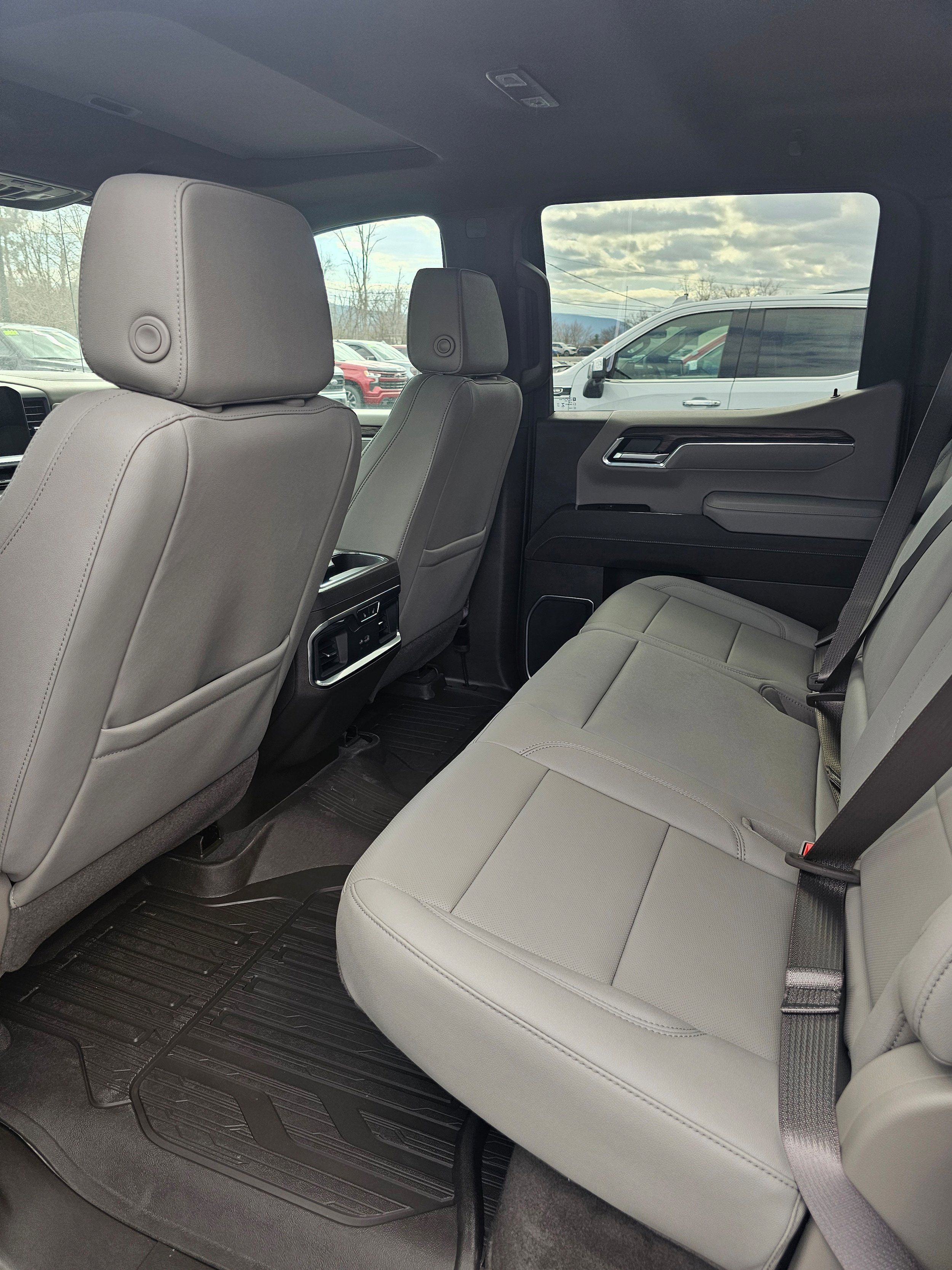 2026 GMC Sierra 1500 SLT - Photo 14