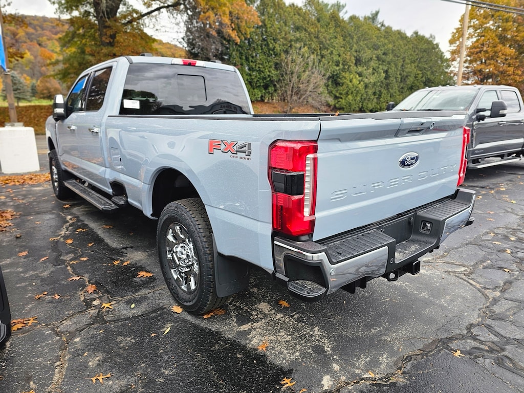 New 2026 Ford Super Duty F-350 Lariat TRUCK