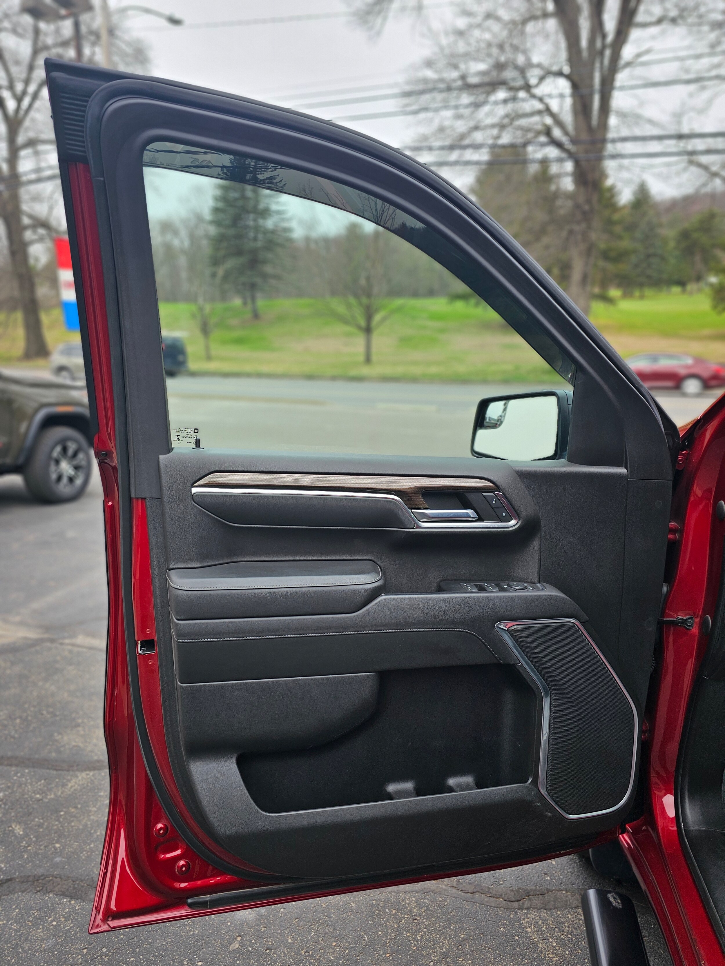 2022 Chevrolet Silverado 1500 RST photo 2
