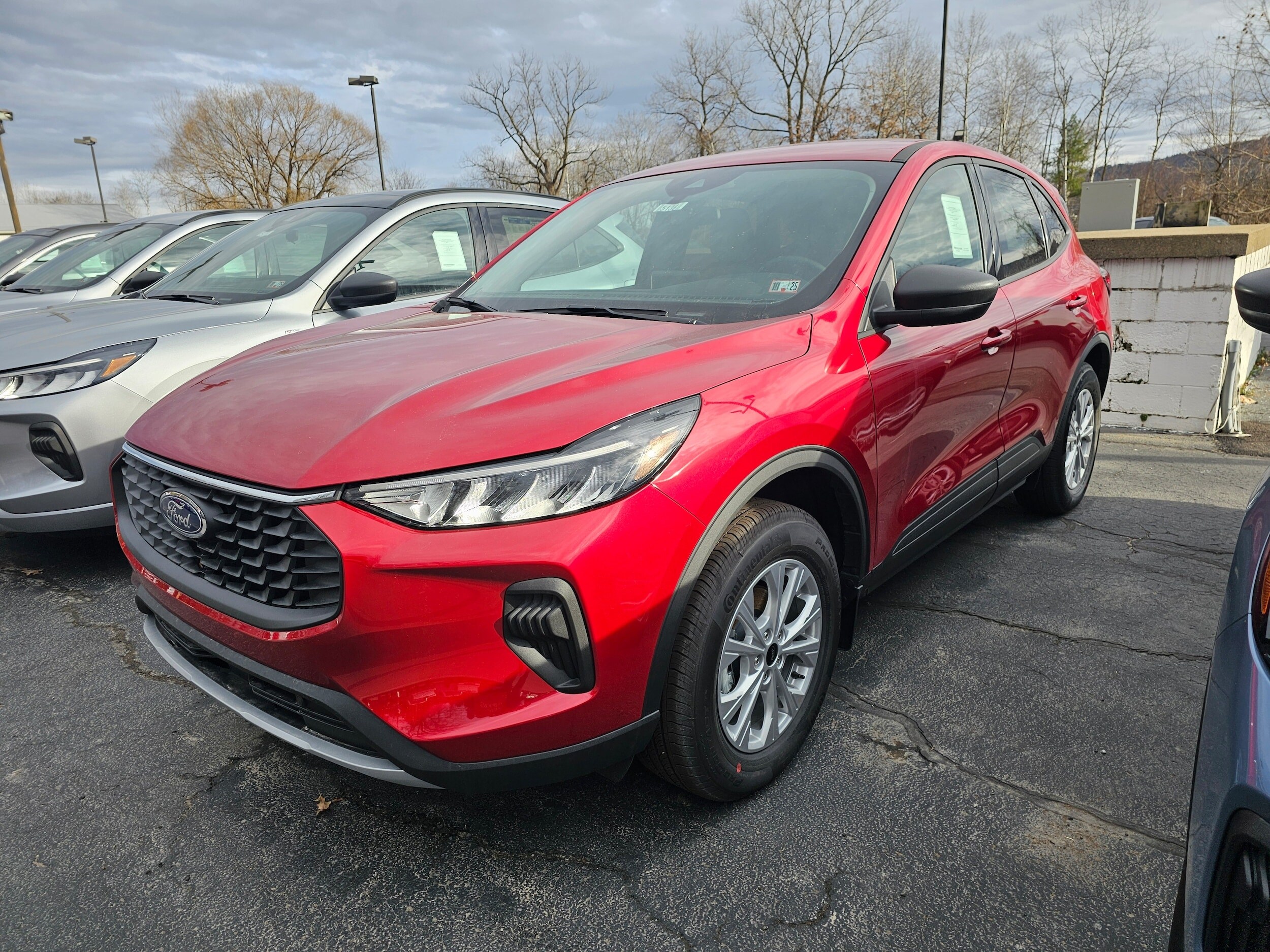 2025 Ford Escape Titanium photo 2