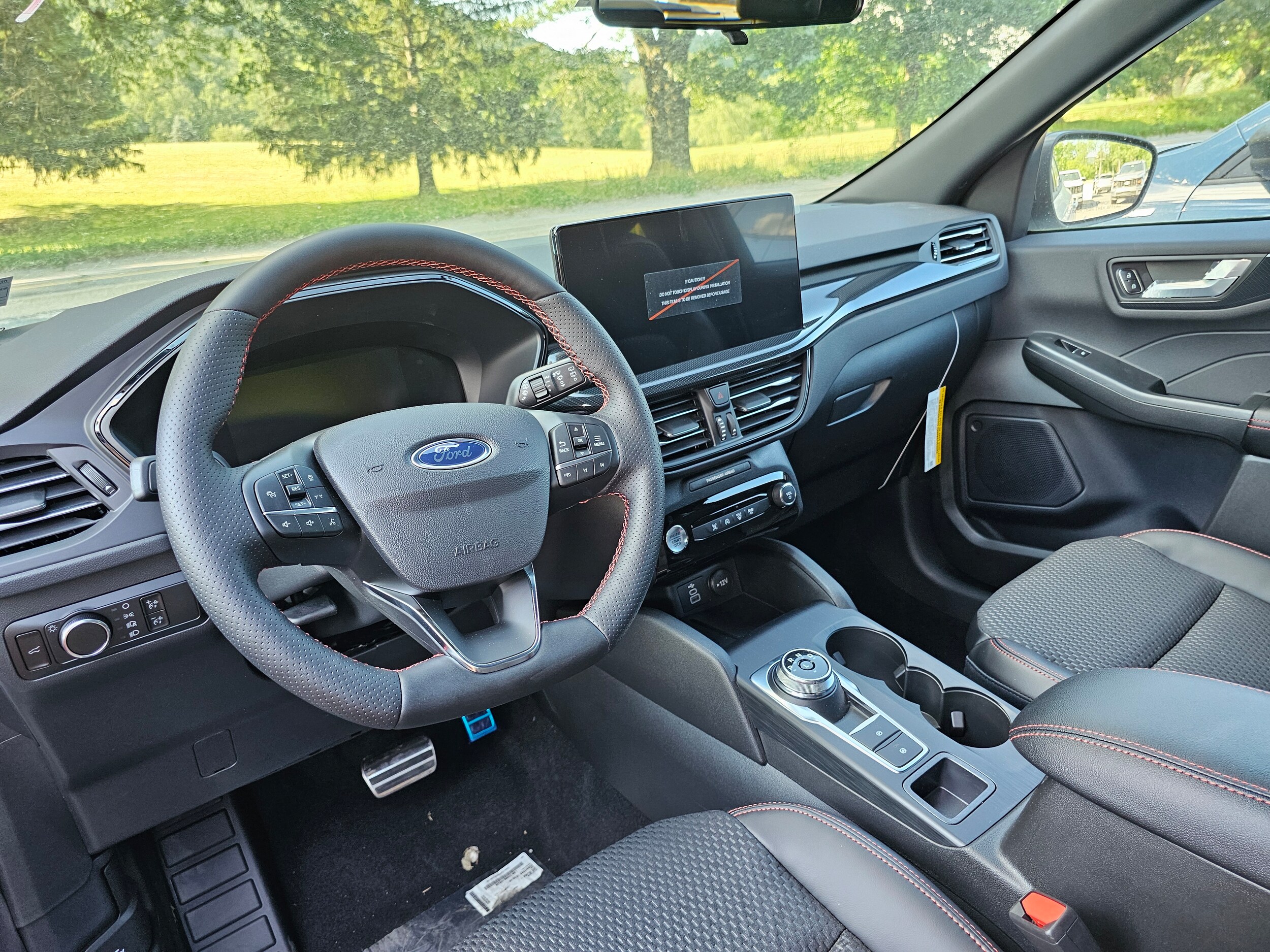 2024 Ford Escape ST-Line photo 2