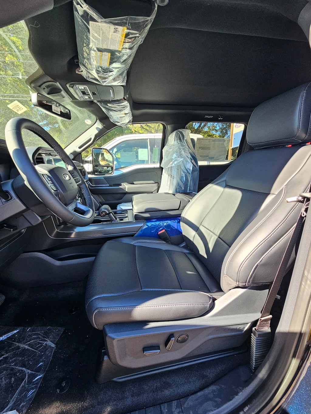 New 2025 Ford F-150 Lariat TRUCK