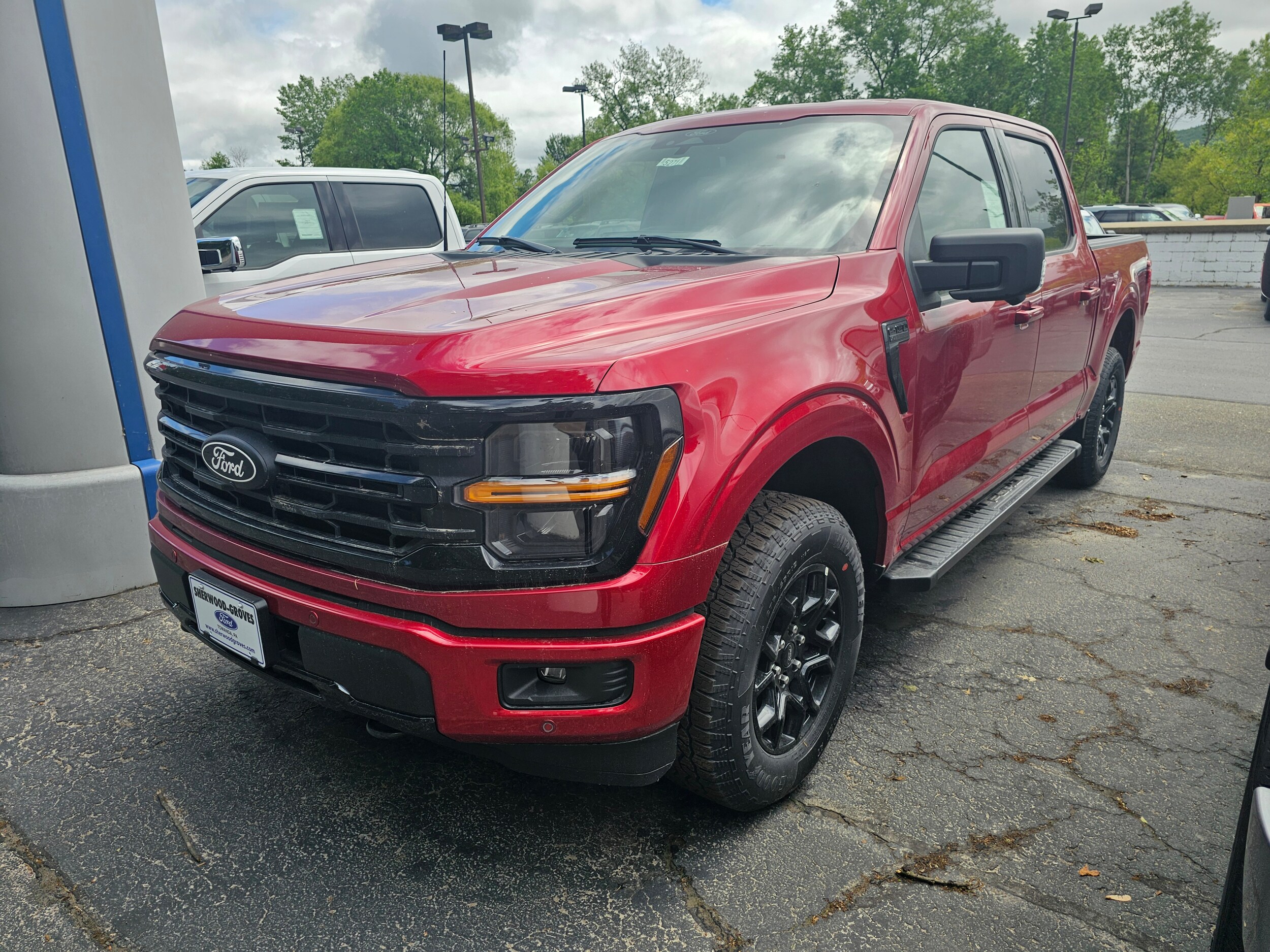 2025 Ford F-150 XLT photo 2