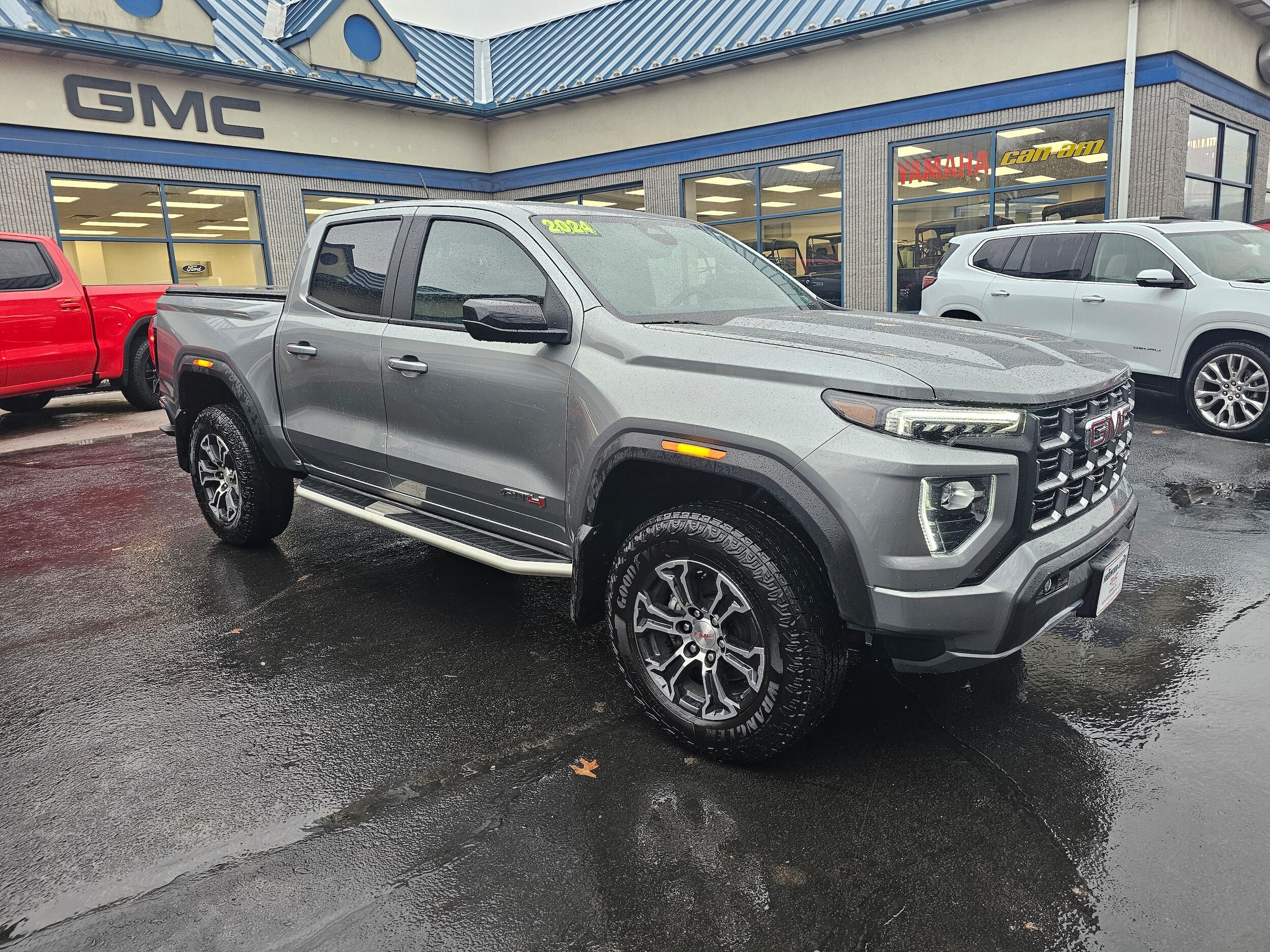 2024 GMC Canyon 4WD AT4 Crew Cab Short Box's photo