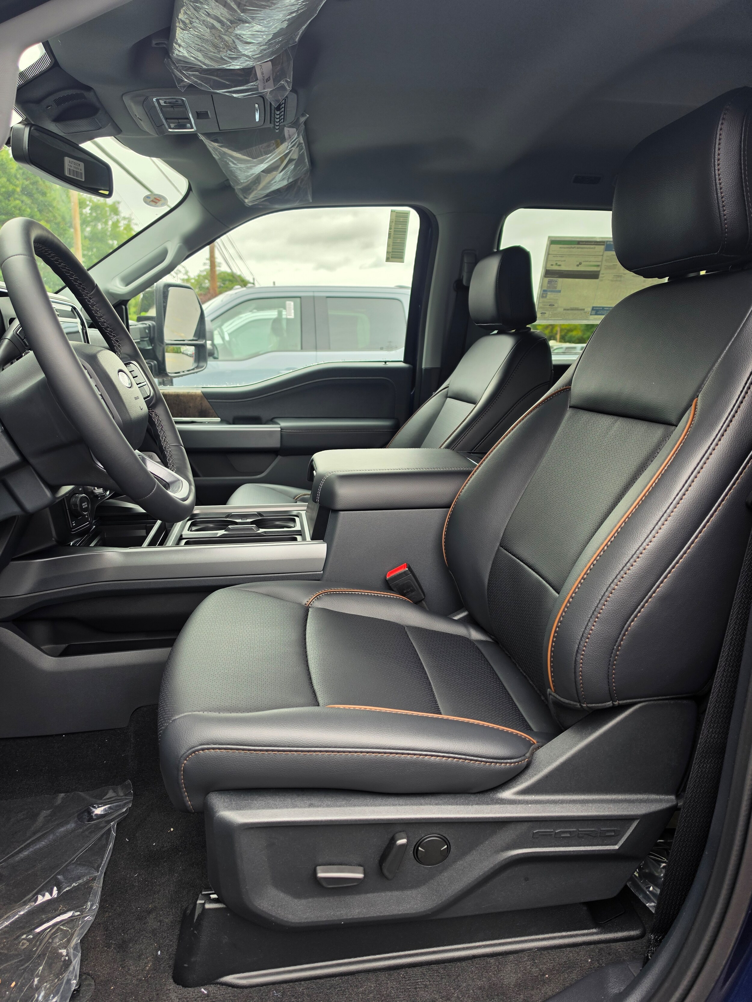 New 2027 Ford Super Duty F-350® Lariat® TRUCK