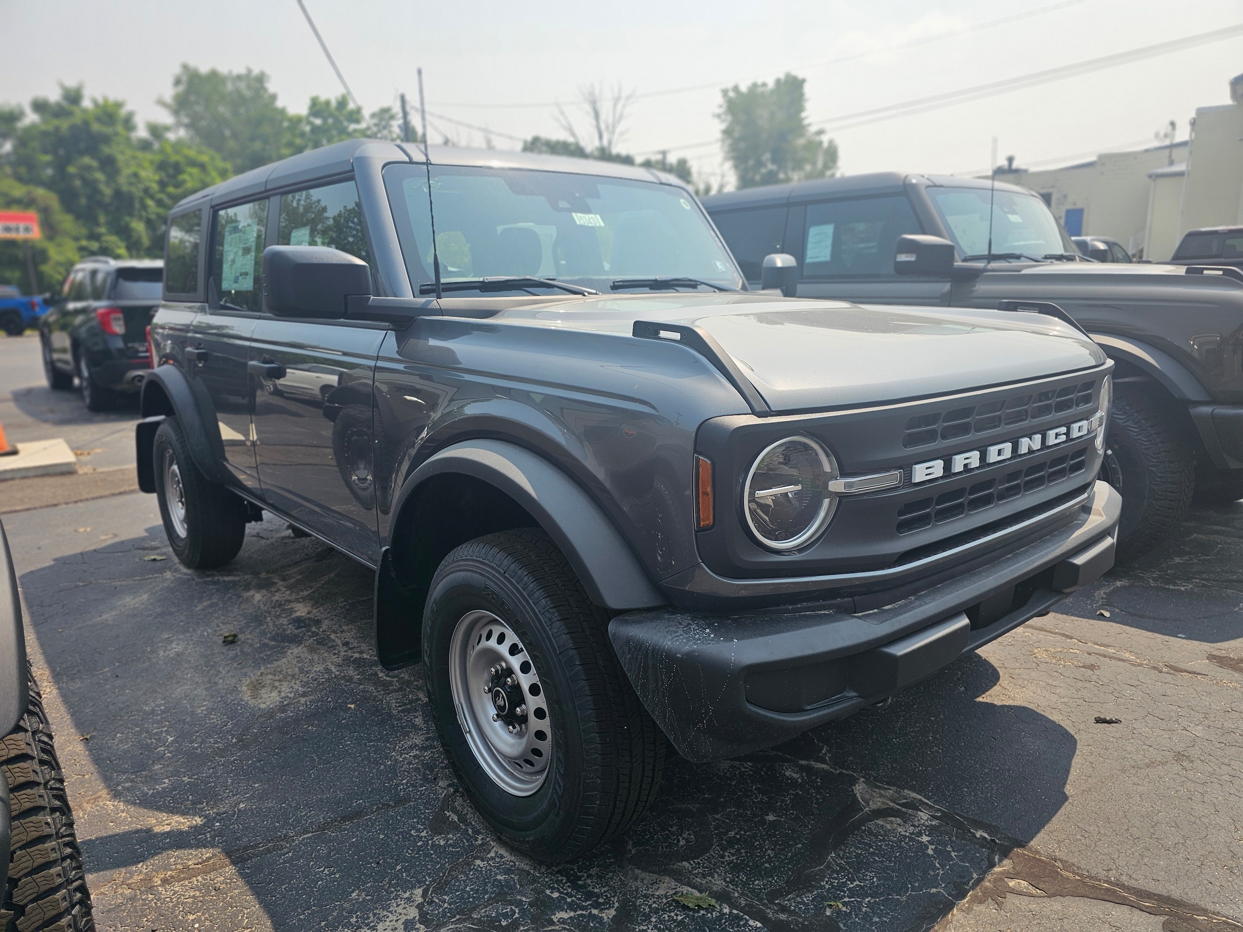 2025 Ford Bronco 4-Door Base's photo