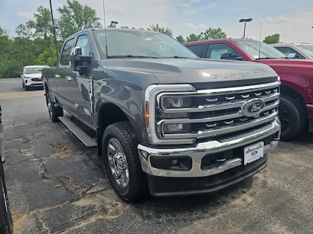 2025 Ford Super Duty F-350 Lariat TRUCK