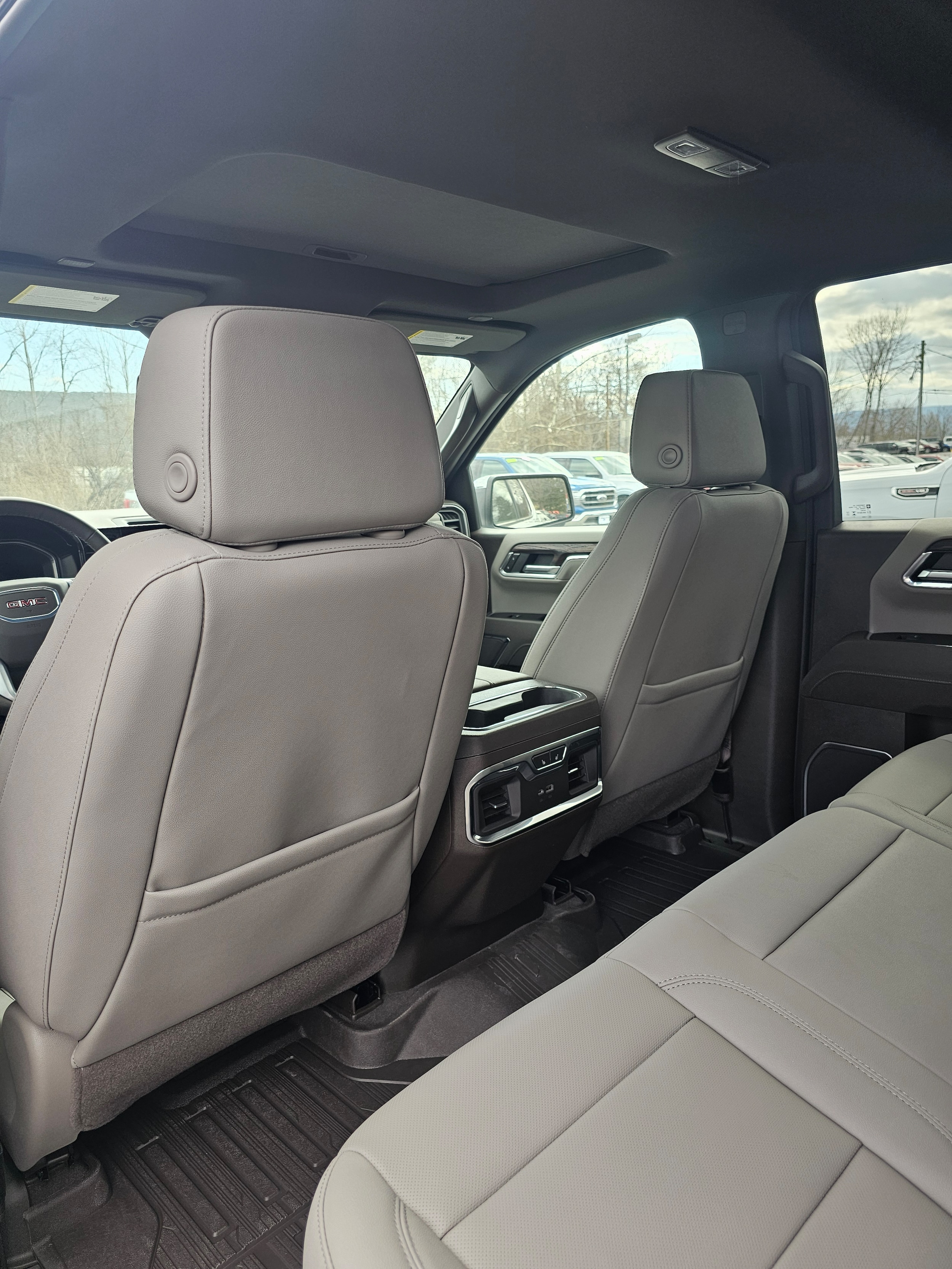 2026 GMC Sierra 1500 SLT - Photo 15