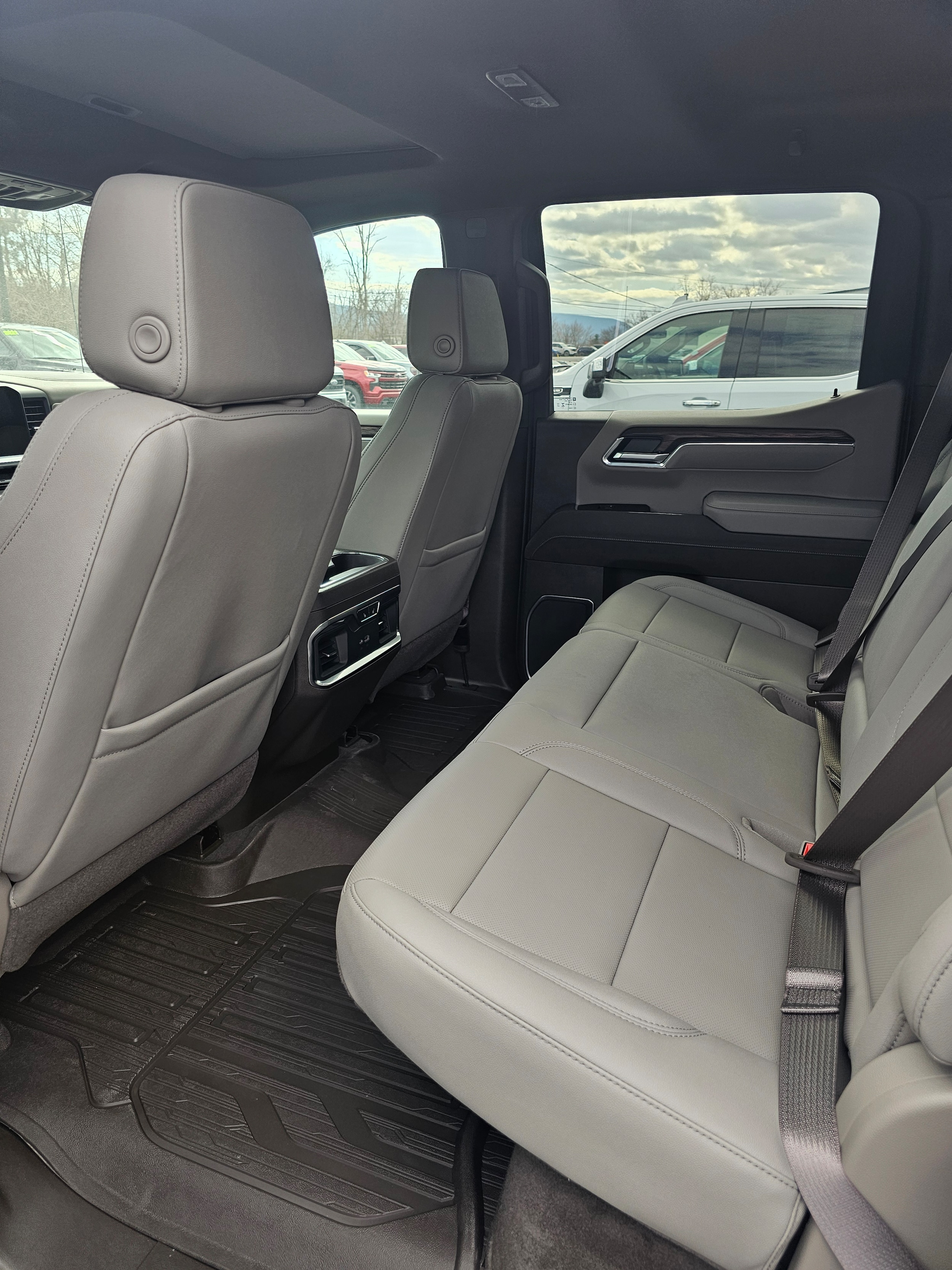 2026 GMC Sierra 1500 SLT - Photo 14