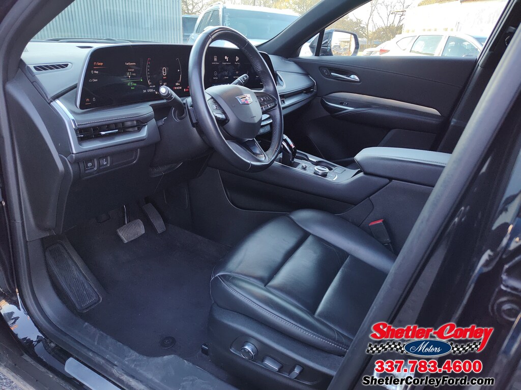 2024 Cadillac XT4 Premium Luxury photo 2