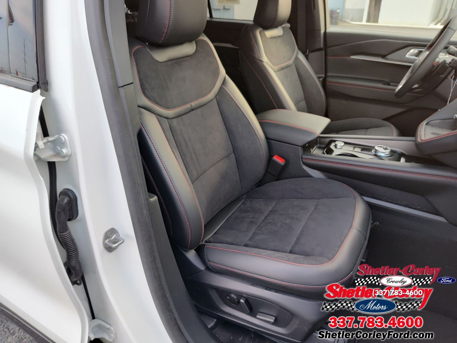 2025 Ford Explorer ST - Photo 14