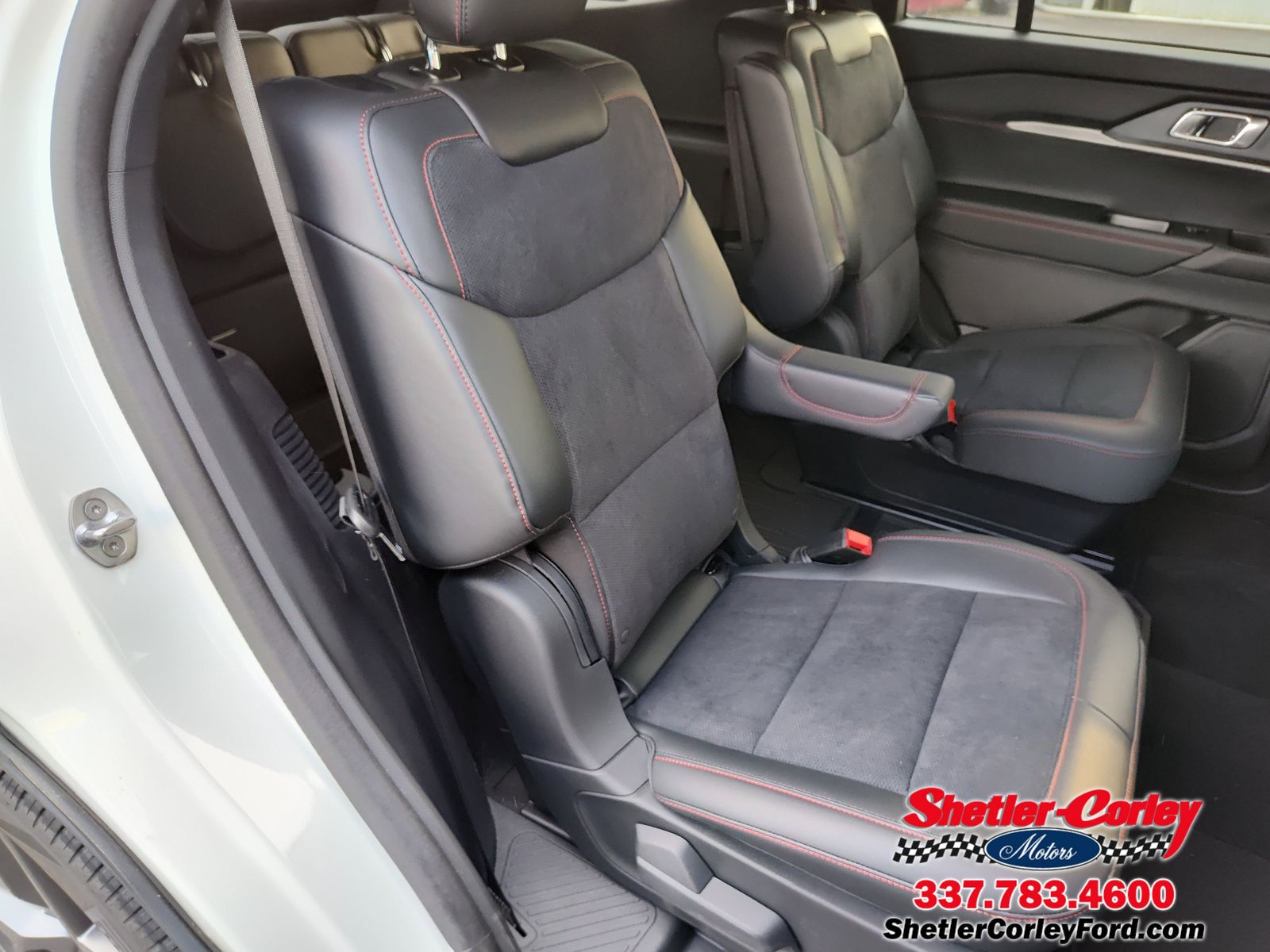 2025 Ford Explorer ST - Photo 13