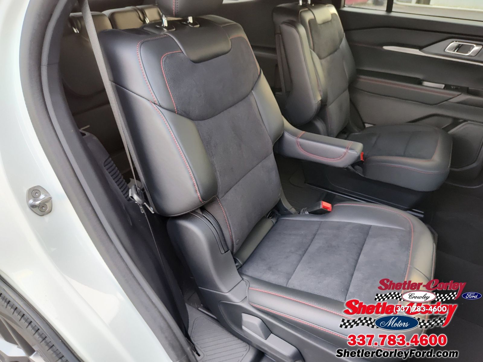 2025 Ford Explorer ST - Photo 15