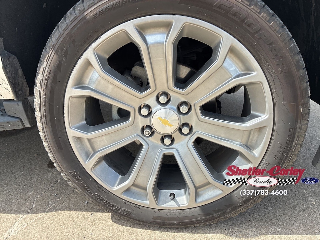 2018 Chevrolet Tahoe LS photo 2