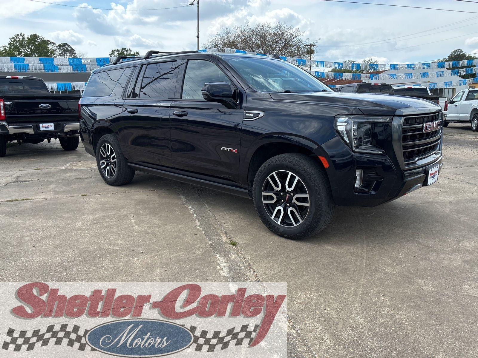 2023 GMC Yukon 4WD AT4's photo