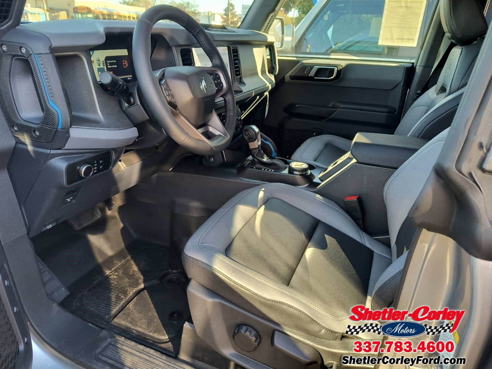 2024 Ford Bronco Black Diamond photo 2