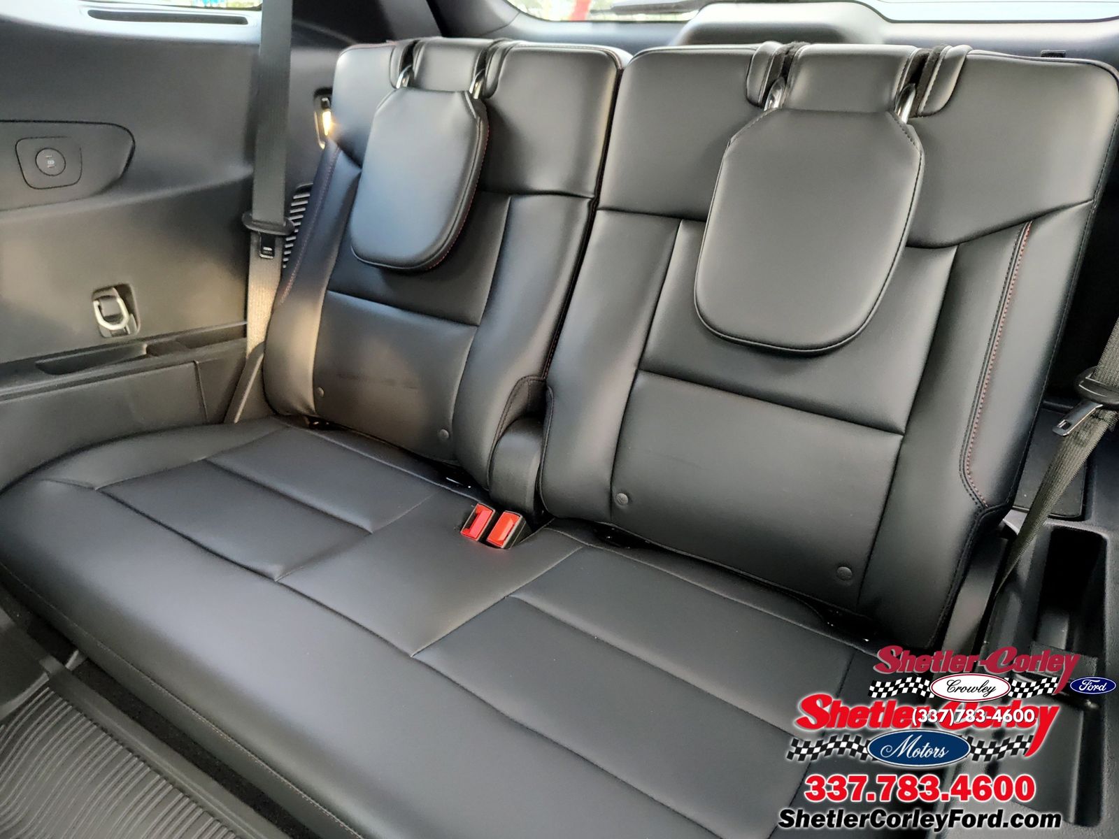 2025 Ford Explorer ST - Photo 17