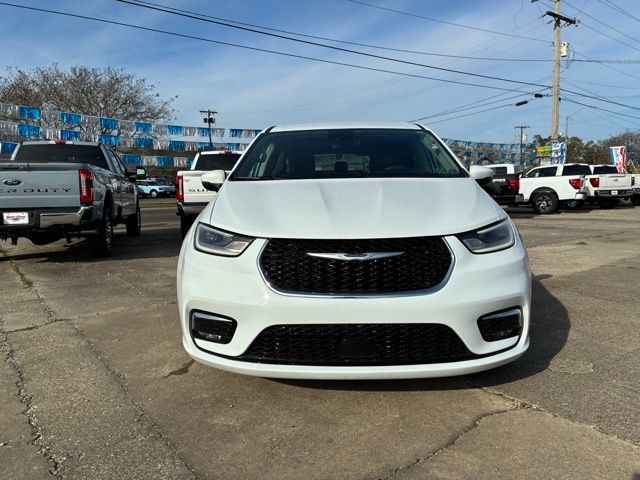 2023 Chrysler Pacifica Touring L photo 3