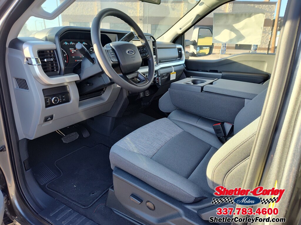 New 2025 Ford F-250 XLT Truck Crew Cab