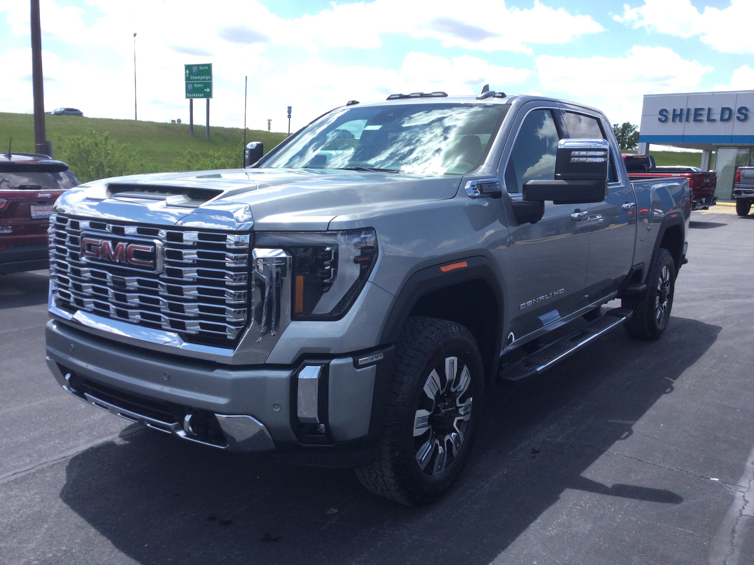 2025 Gmc Sierra 2500 HD Denali photo 3