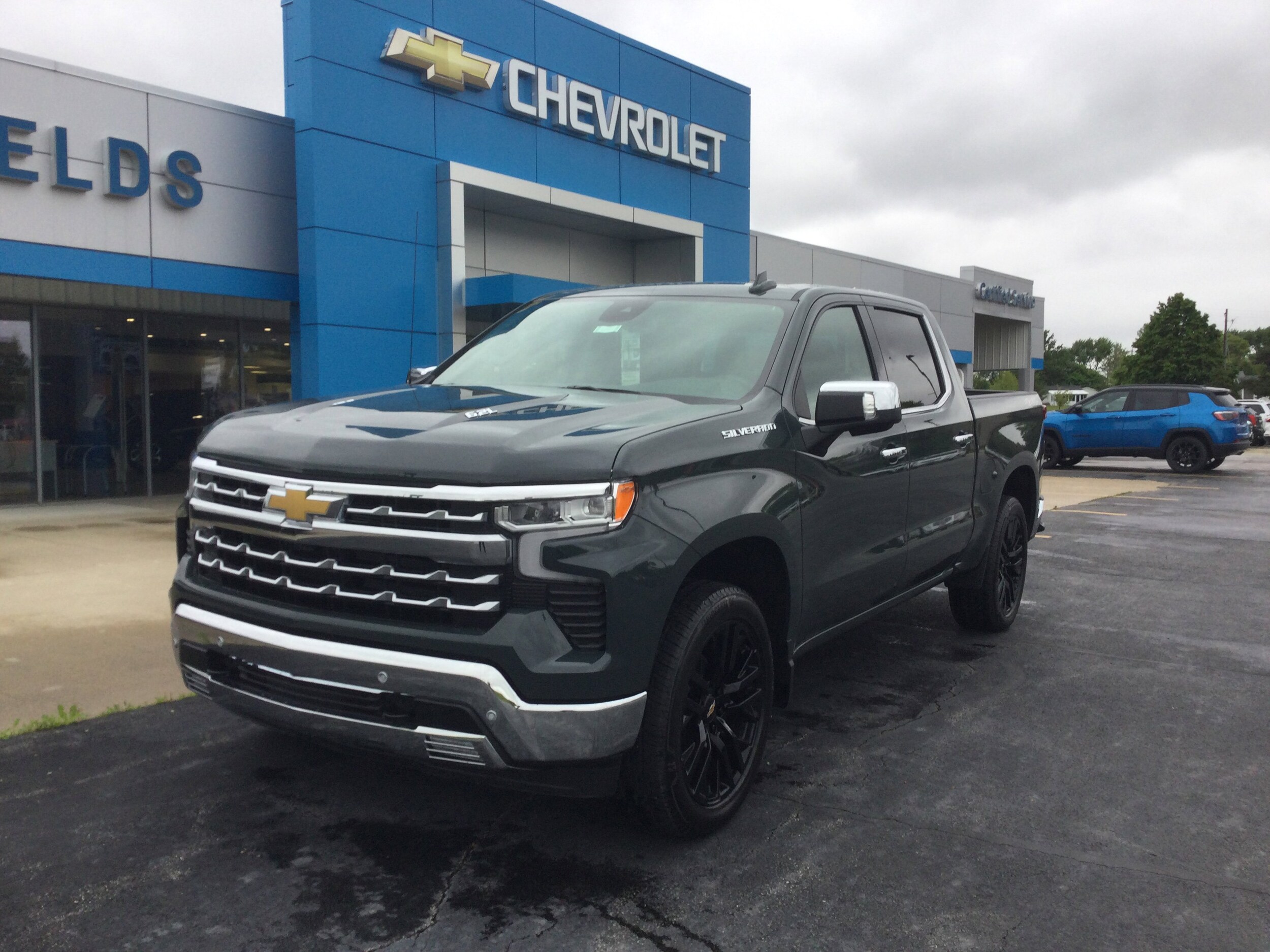 2025 Chevrolet Silverado 1500 LTZ photo 2