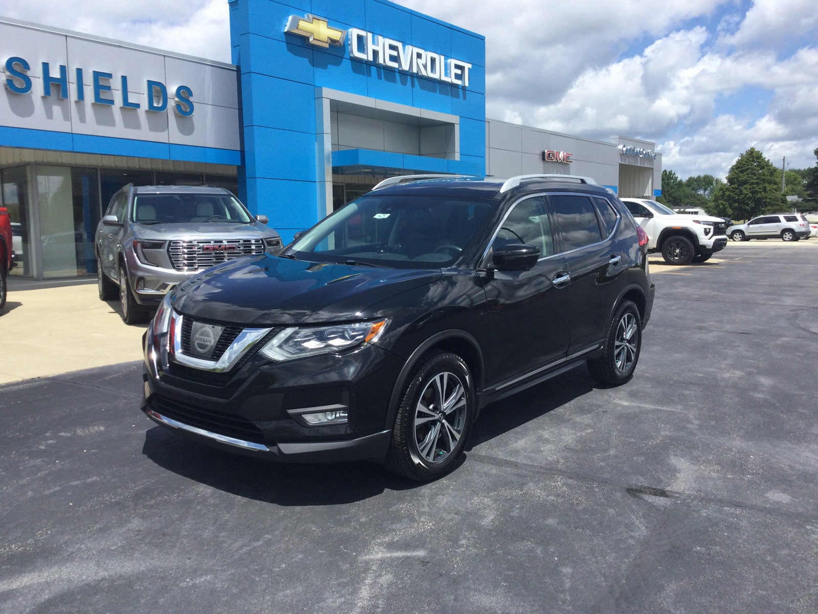 Used 2017 Nissan Rogue SL with VIN 5N1AT2MV4HC753405 for sale in Paxton, IL