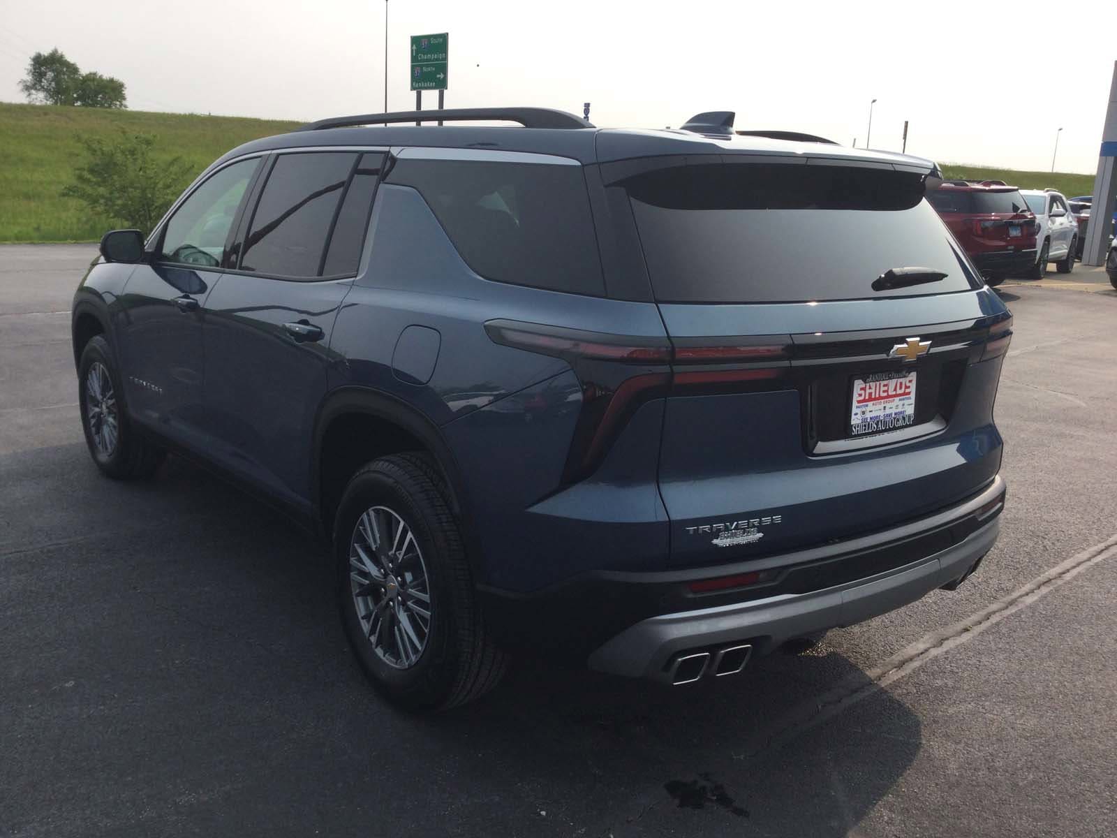 2025 Chevrolet Traverse LT - Photo 8