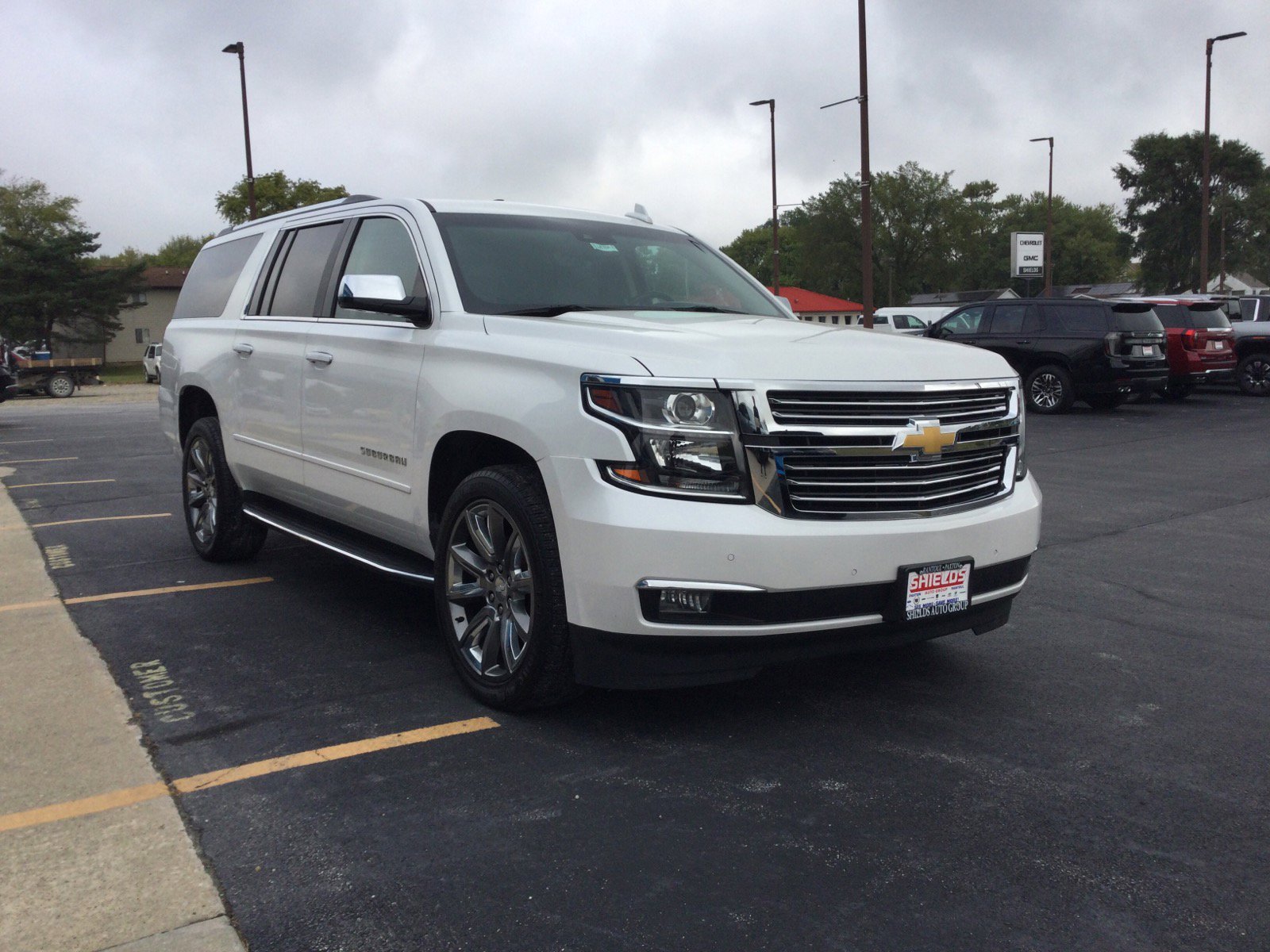 2019 Chevrolet Suburban Premier photo 3