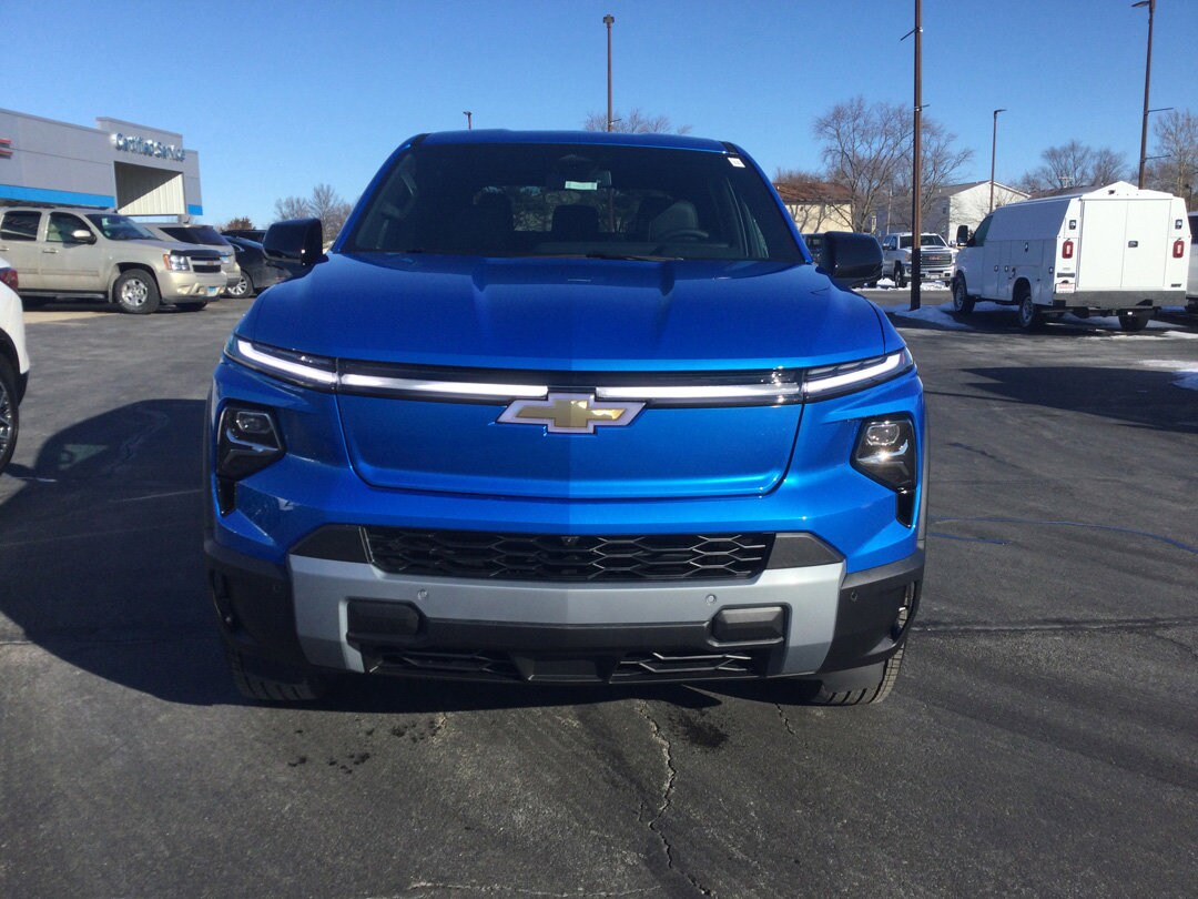 2025 Chevrolet Silverado EV LT photo 3