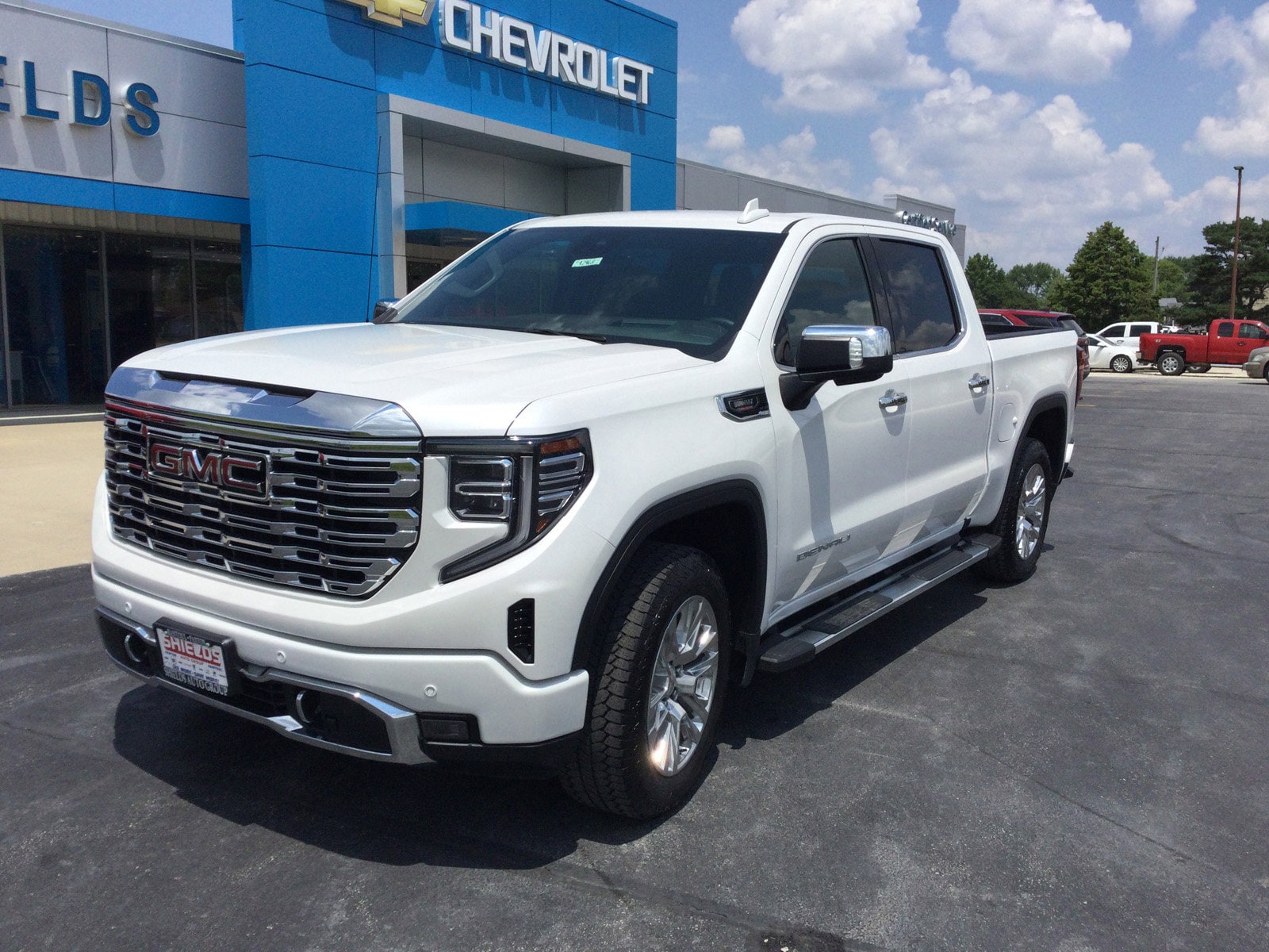 Used 2023 GMC Sierra 1500 Denali Denali with VIN 3GTUUGE88PG184512 for sale in Paxton, IL