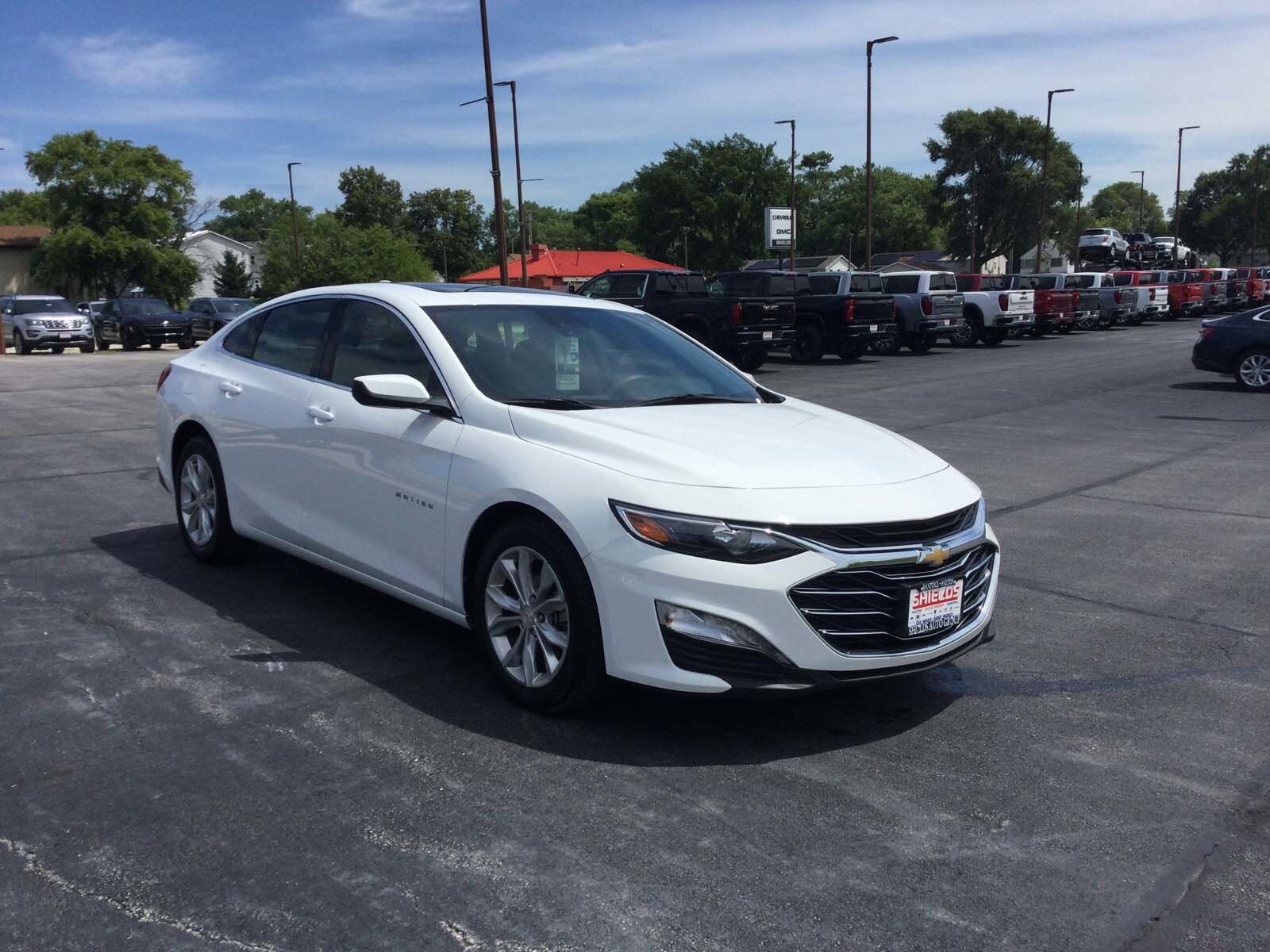 2024 Chevrolet Malibu 1LT photo 2