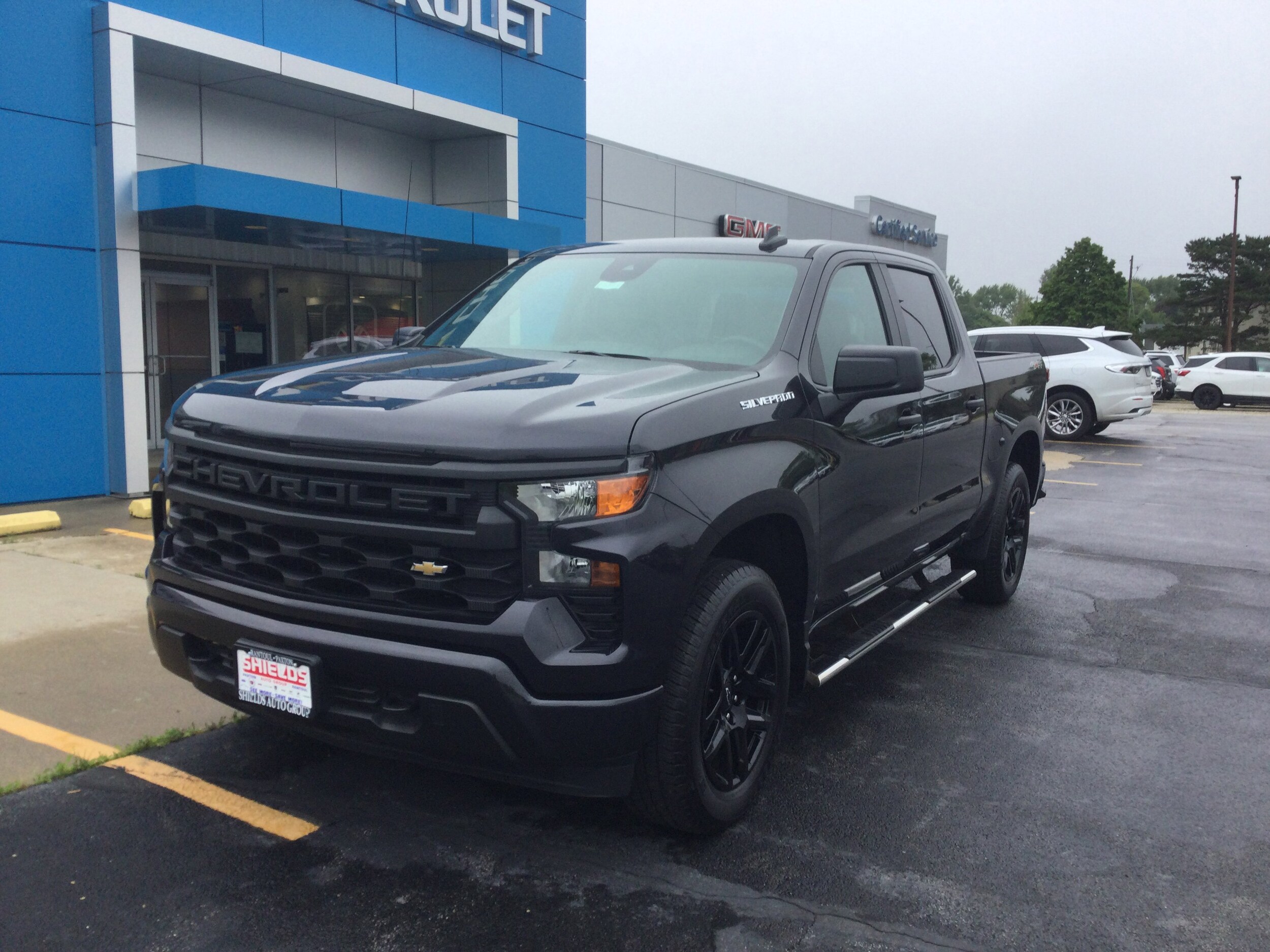 2023 Chevrolet Silverado 1500 Custom photo 2
