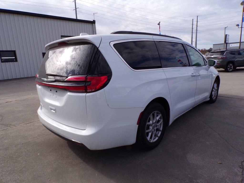 Used 2022 Chrysler Pacifica Touring L Van Passenger Van
