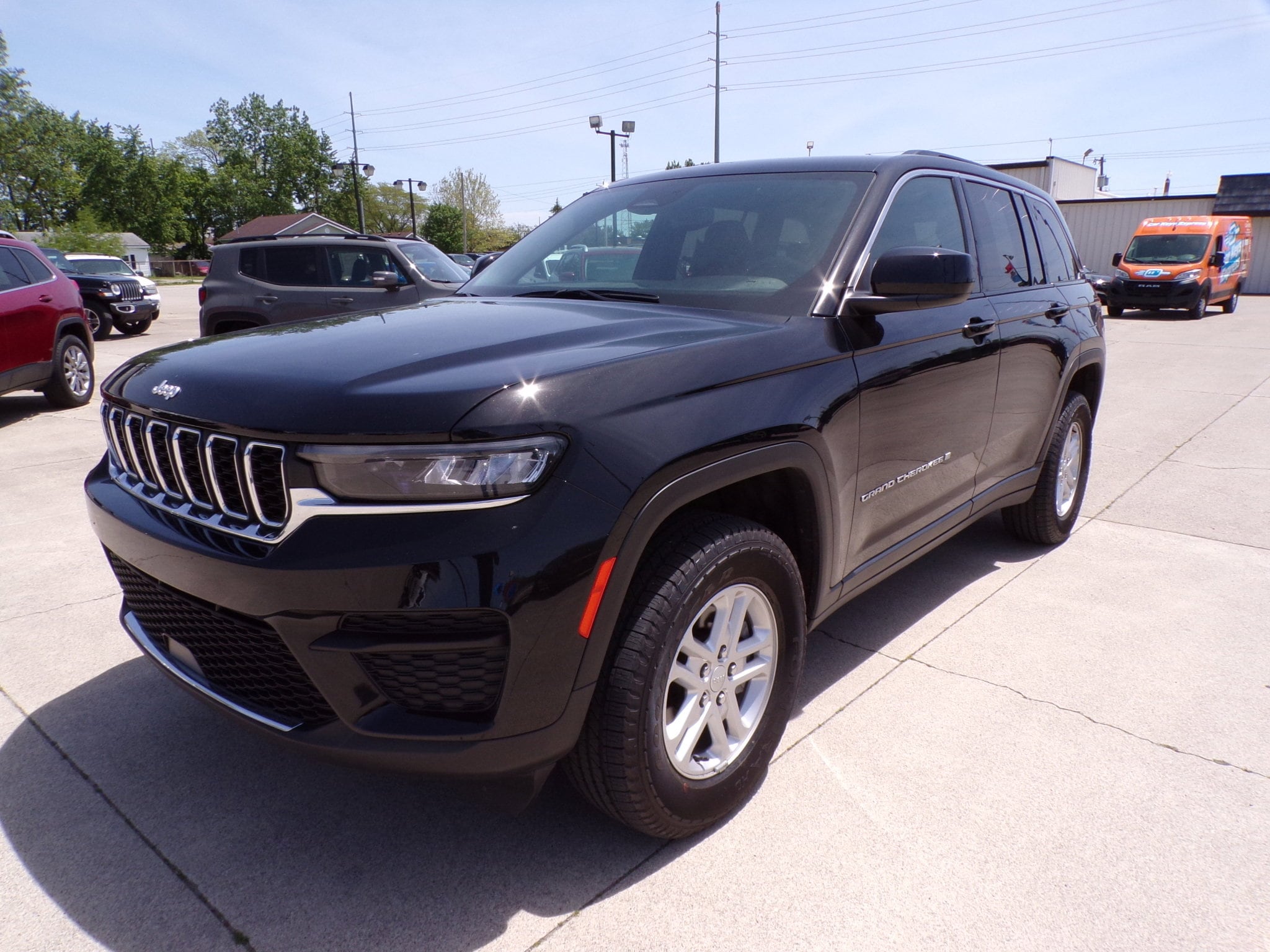 2024 Jeep Grand Cherokee Laredo 4x4's photo
