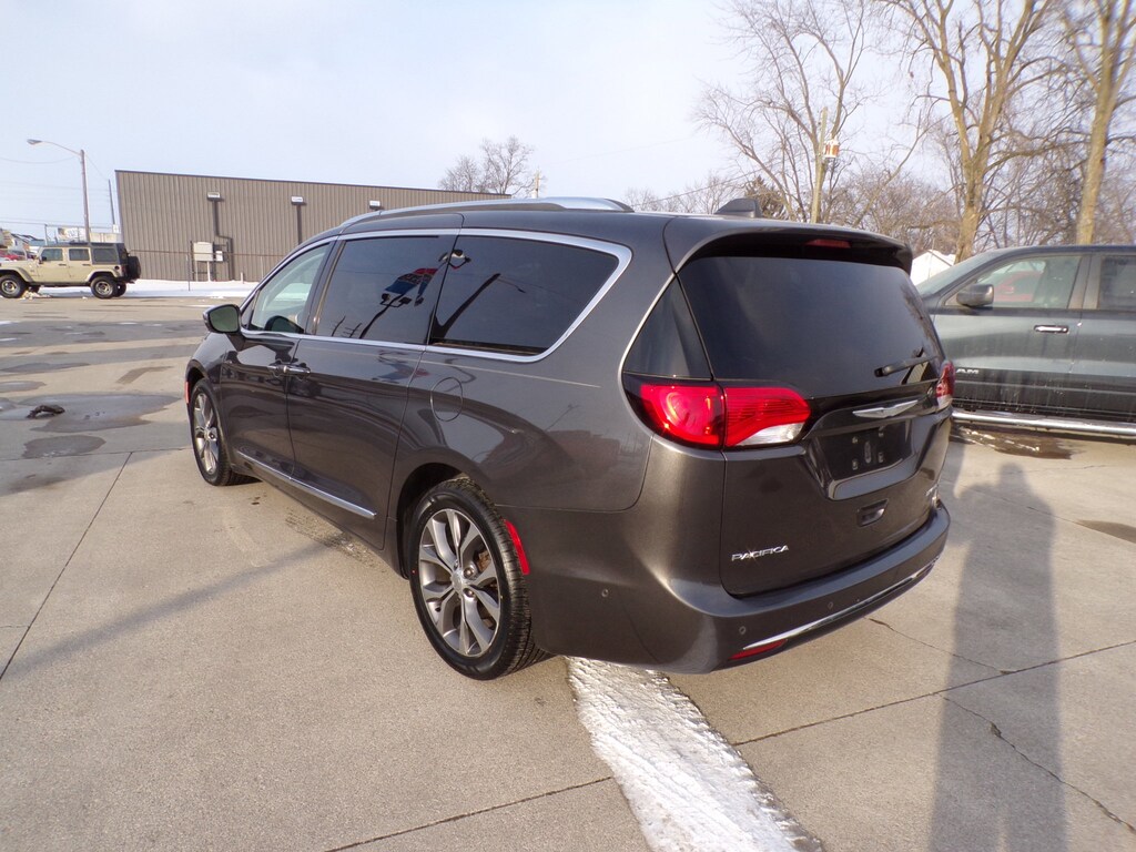 Used 2017 Chrysler Pacifica Limited Van