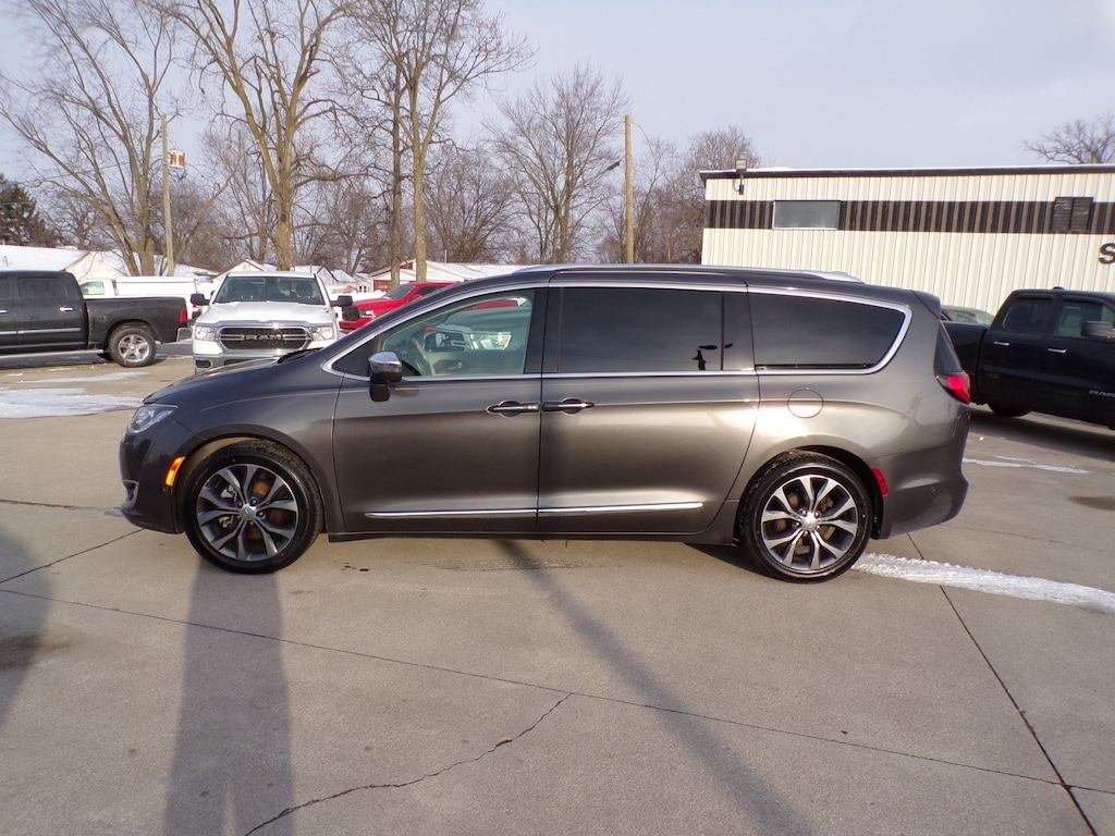 Used 2017 Chrysler Pacifica Limited Van