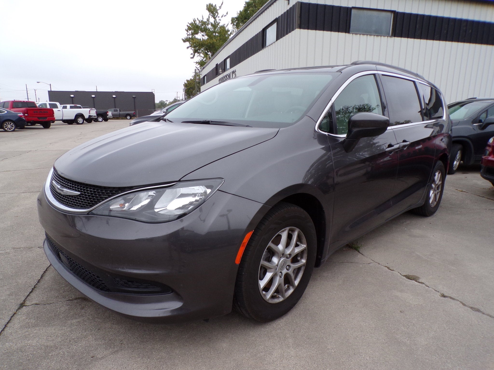 2021 Chrysler Voyager's photo