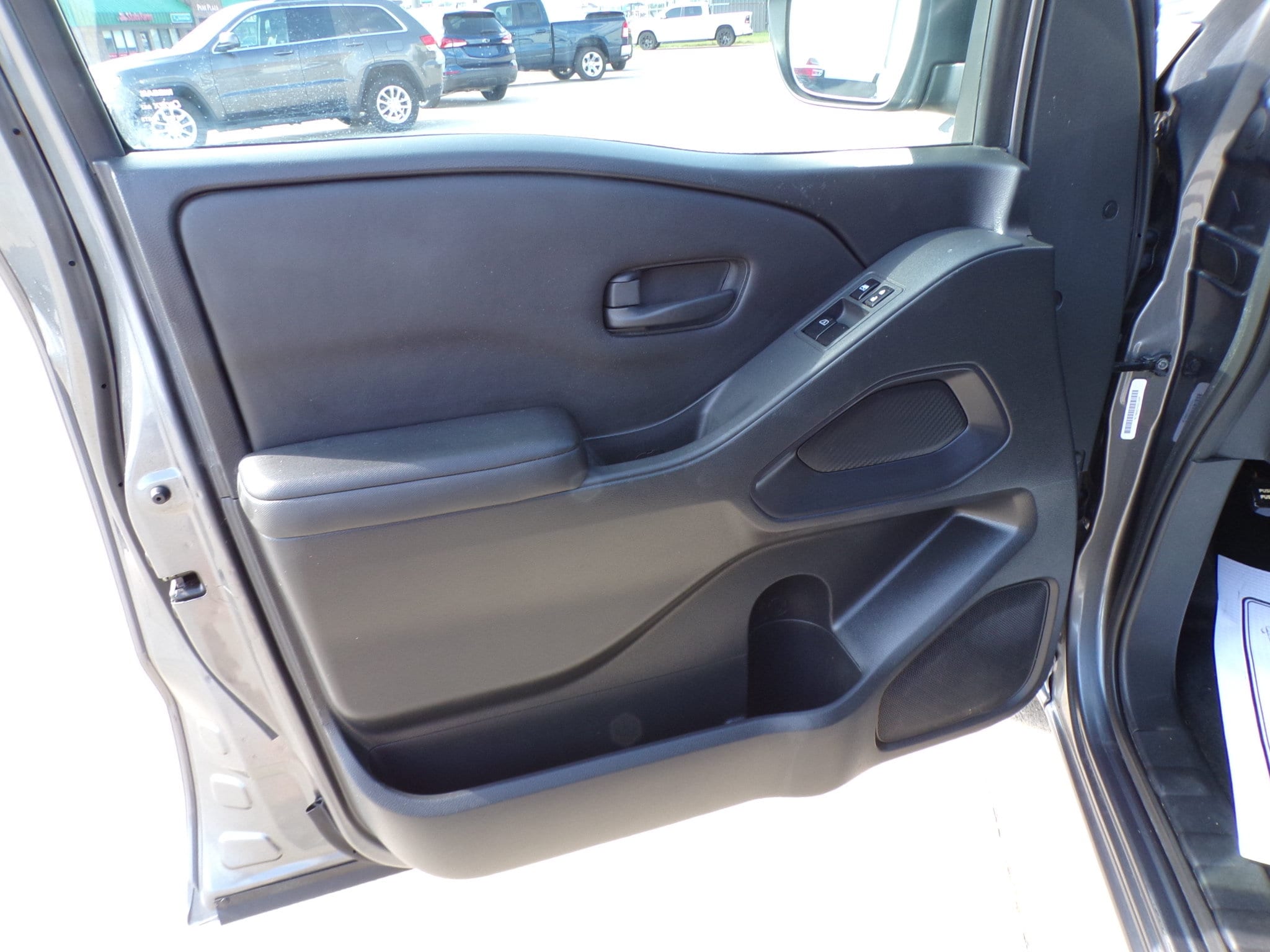 2023 Nissan Frontier S - Photo 13