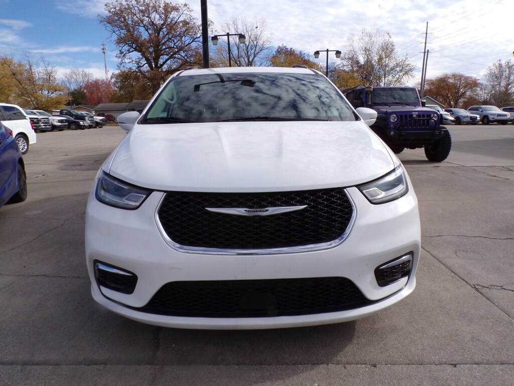Used 2022 Chrysler Pacifica Touring L Van Passenger Van