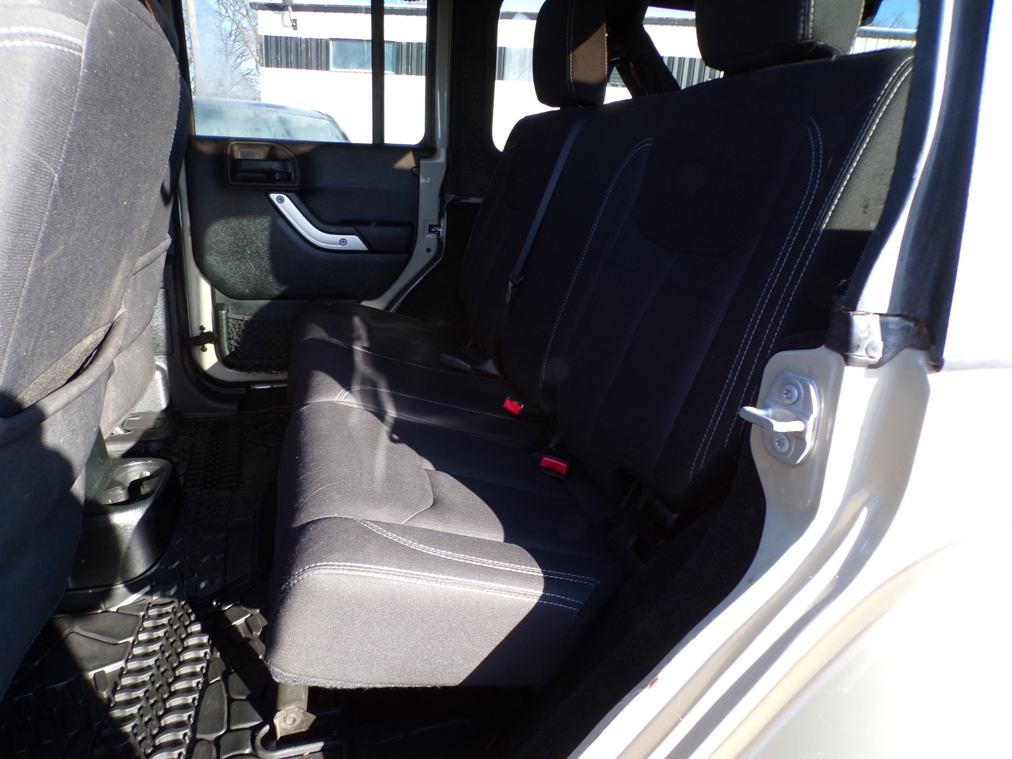 2017 Jeep Wrangler Unlimited Sahara - Photo 10