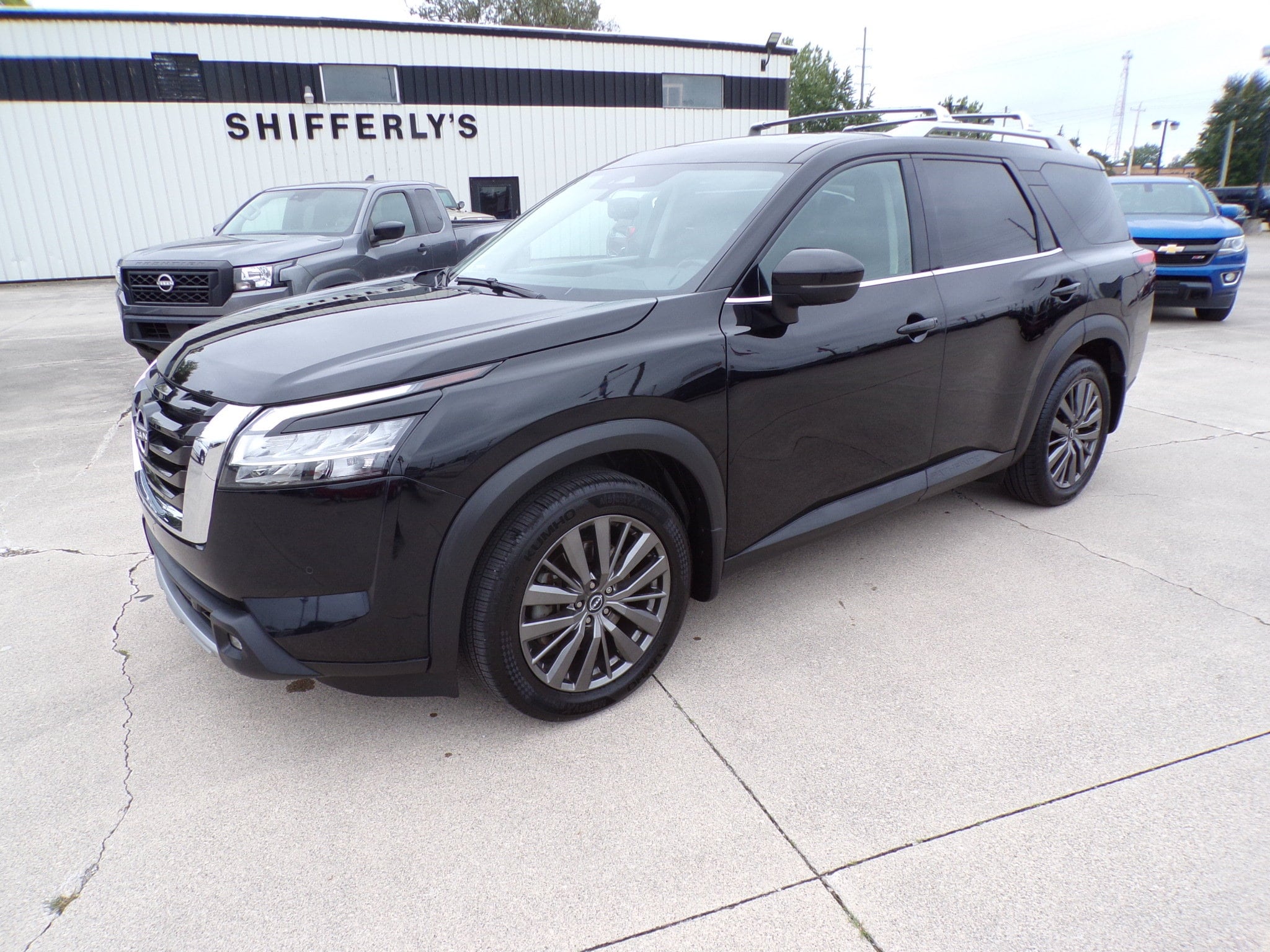 2022 Nissan Pathfinder SL