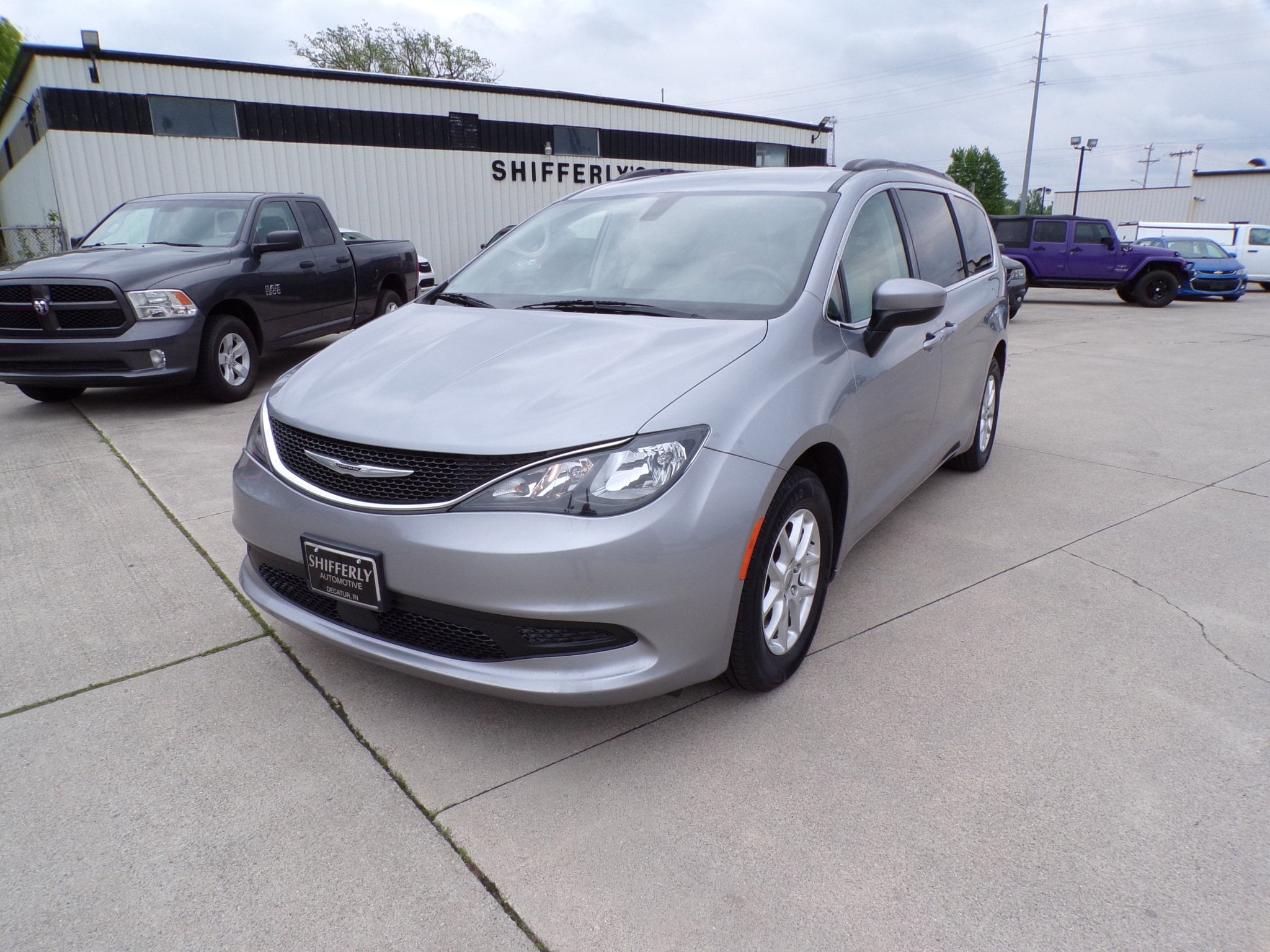 2021 Chrysler Voyager LXI's photo