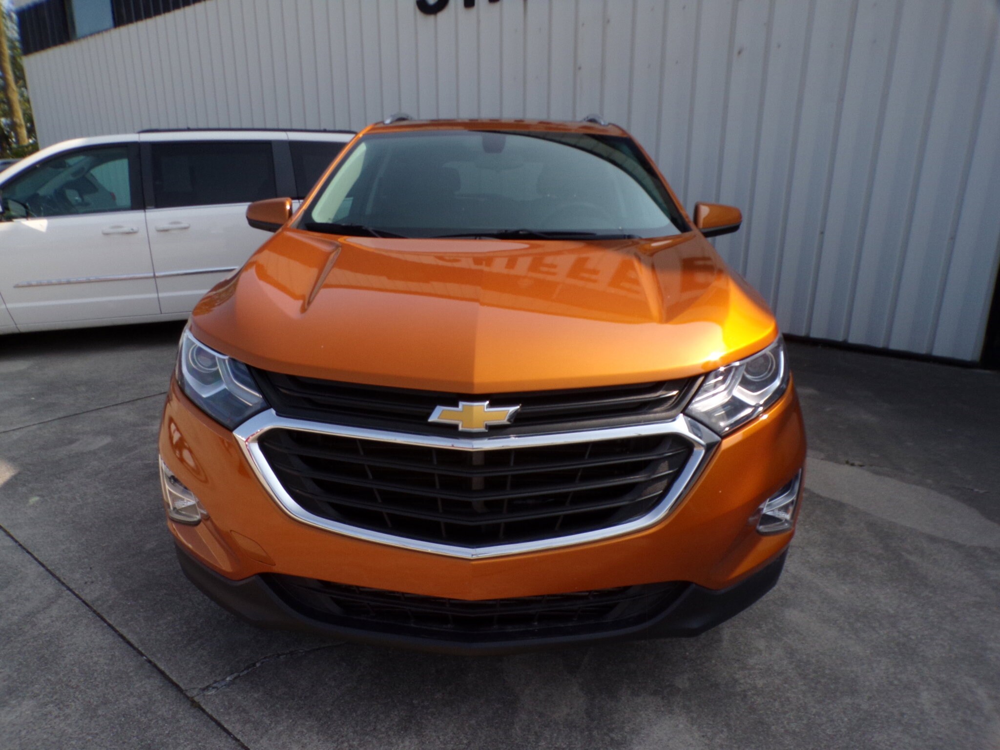 2018 Chevrolet Equinox photo 2